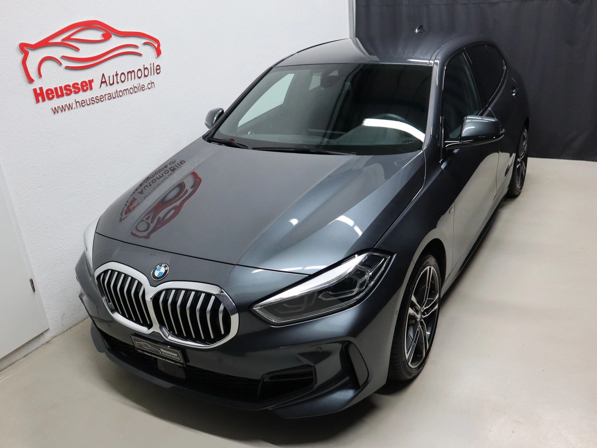 BMW 120d xDrive Steptronic M-Sport - Navi - LED - Teil-Leder - Kamera - 190 PS-showroom-element-2