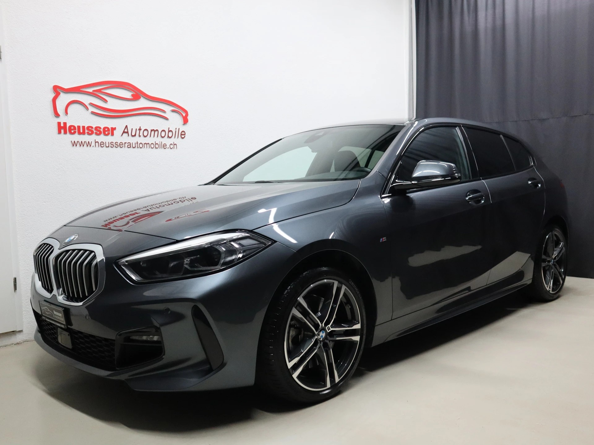 BMW 120d xDrive Steptronic M-Sport - Navi - LED - Teil-Leder - Kamera - 190 PS-showroom-element-1