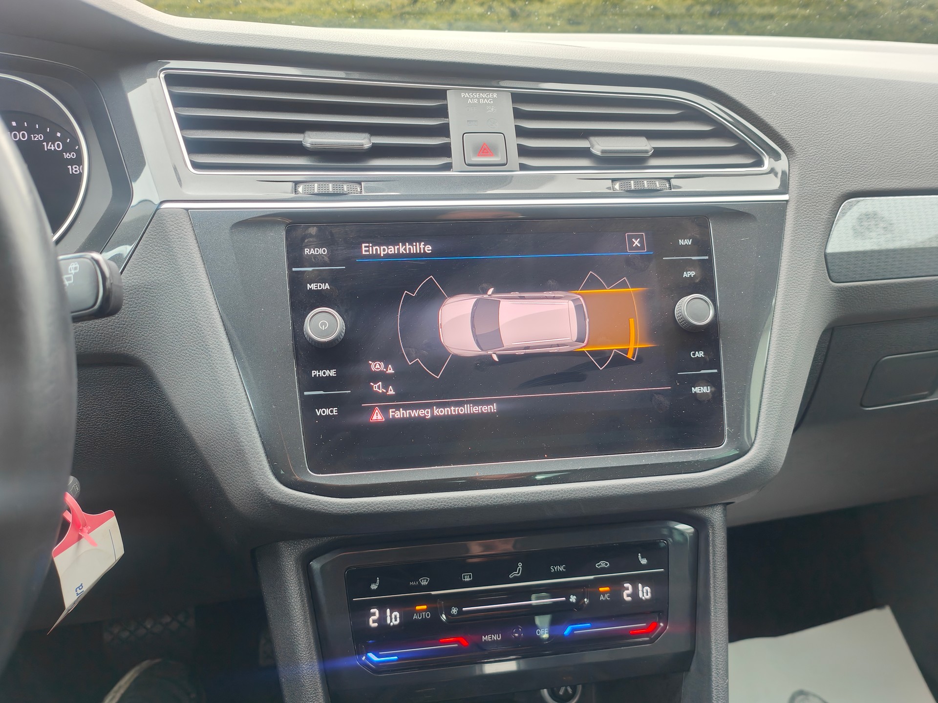 VW Tiguan 2.0 TDI SCR Comfortline 4Motion DSG-image-19