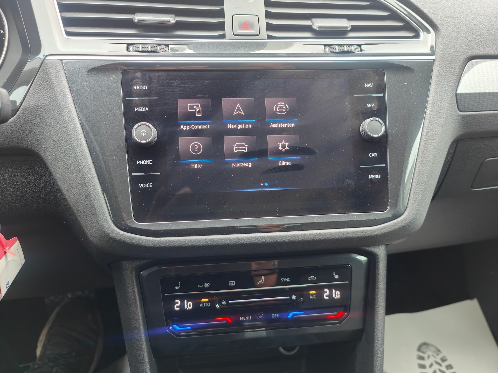 VW Tiguan 2.0 TDI SCR Comfortline 4Motion DSG-image-15