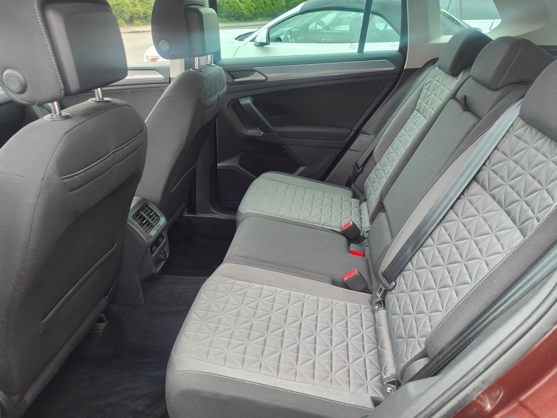VW Tiguan 2.0 TDI SCR Comfortline 4Motion DSG-image-10
