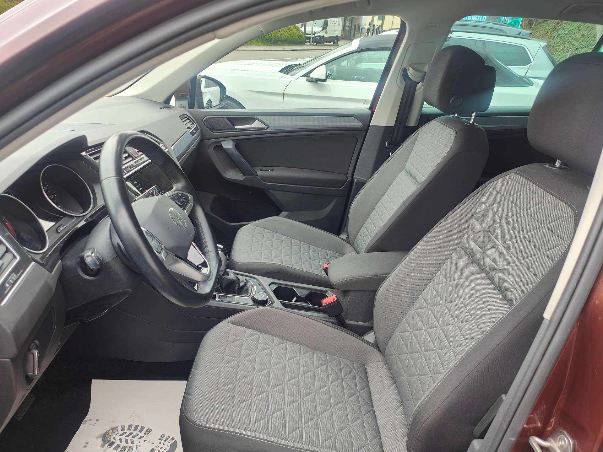 VW Tiguan 2.0 TDI SCR Comfortline 4Motion DSG-image-8