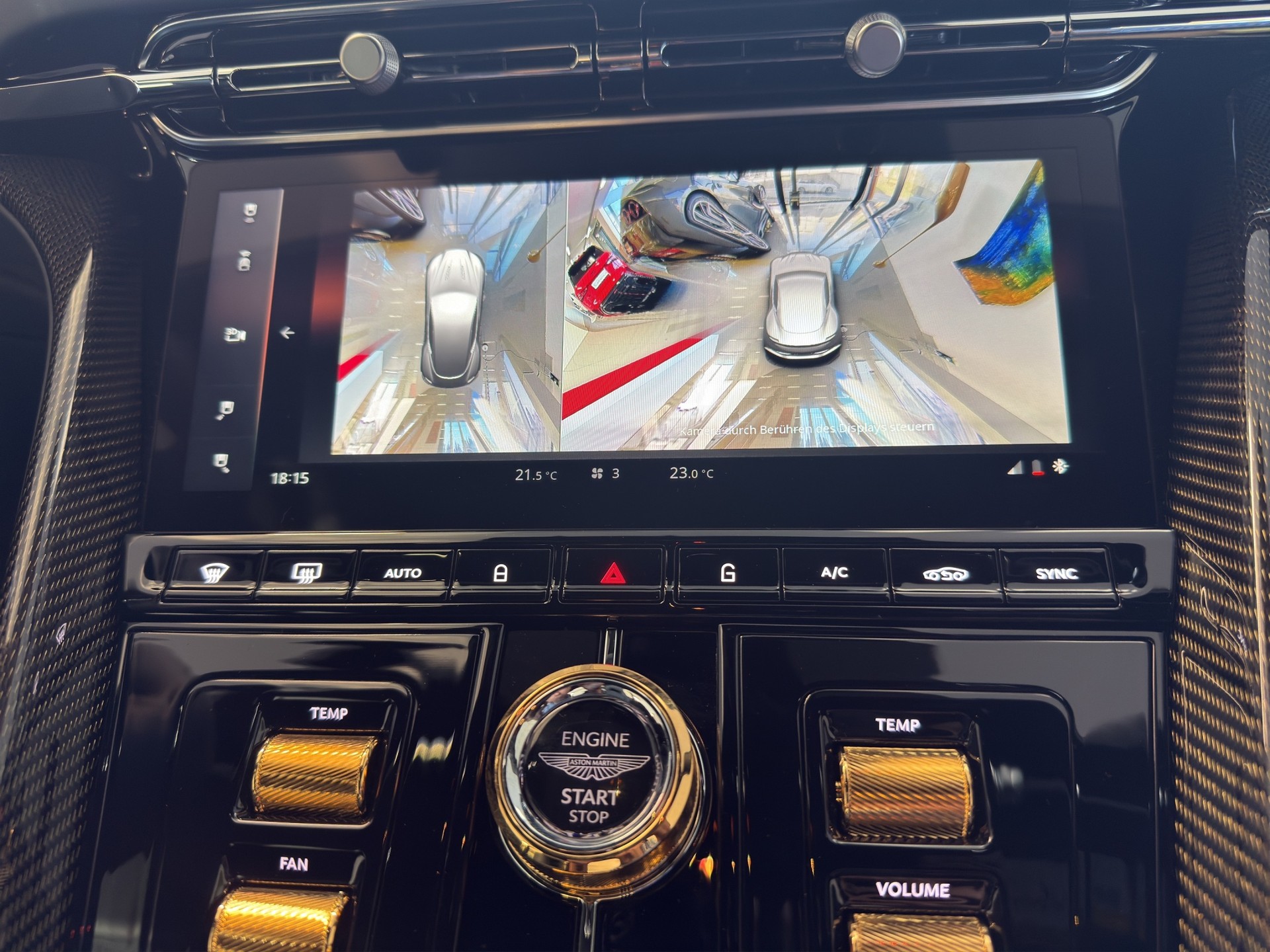 ASTON MARTIN DB12 4.0 V8 Bi-Turbo "1 of 60 Goldfinger Edition"-image-11