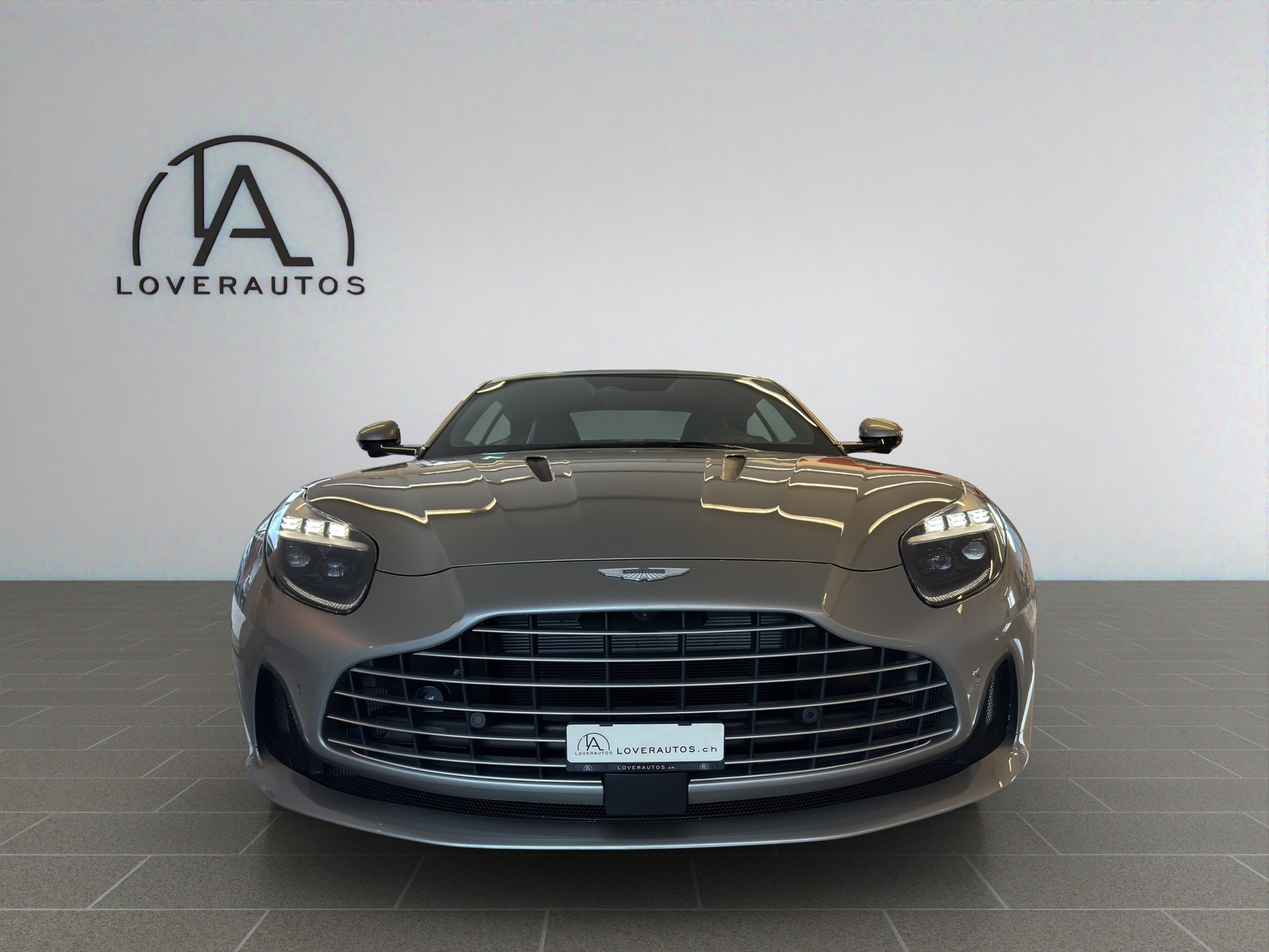 ASTON MARTIN DB12 4.0 V8 Bi-Turbo "1 of 60 Goldfinger Edition"-image-2
