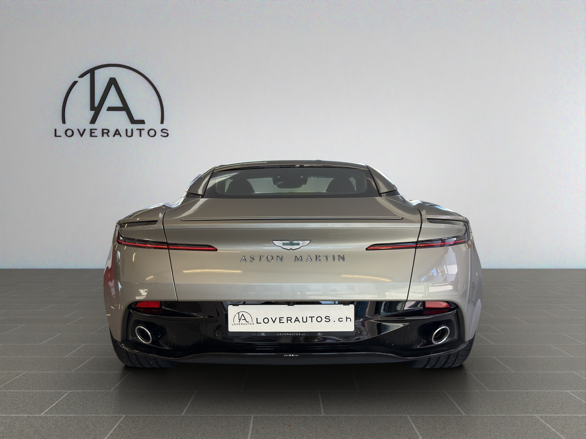 ASTON MARTIN DB12 4.0 V8 Bi-Turbo "1 of 60 Goldfinger Edition"-image-3
