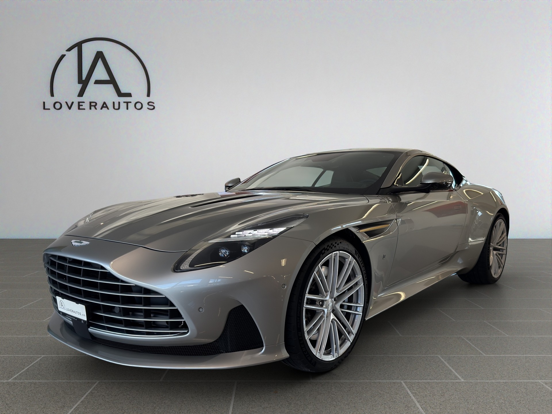 ASTON MARTIN DB12 4.0 V8 Bi-Turbo "1 of 60 Goldfinger Edition"-image-6