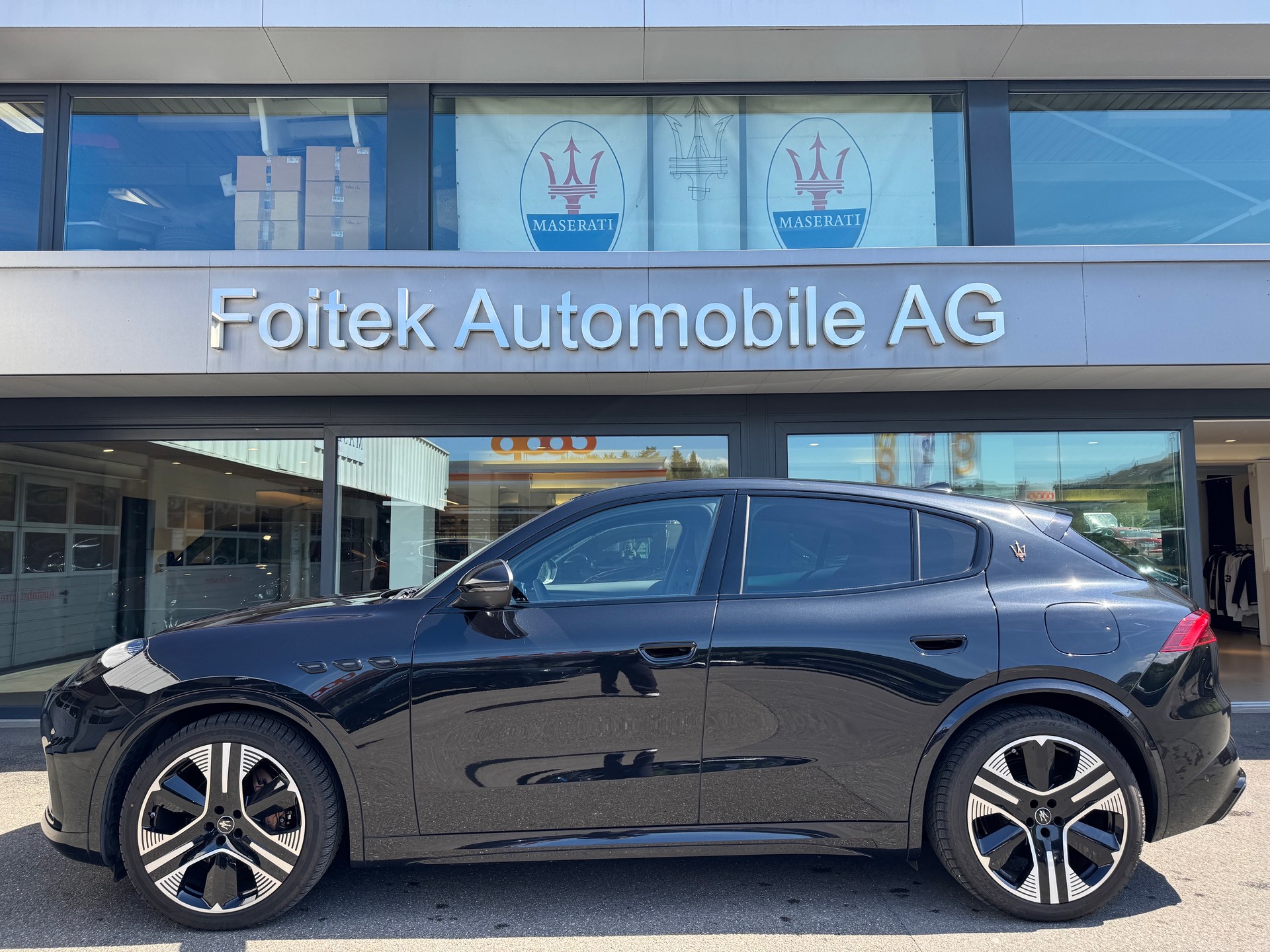MASERATI Grecale Folgore 105kWh-showroom-element-1