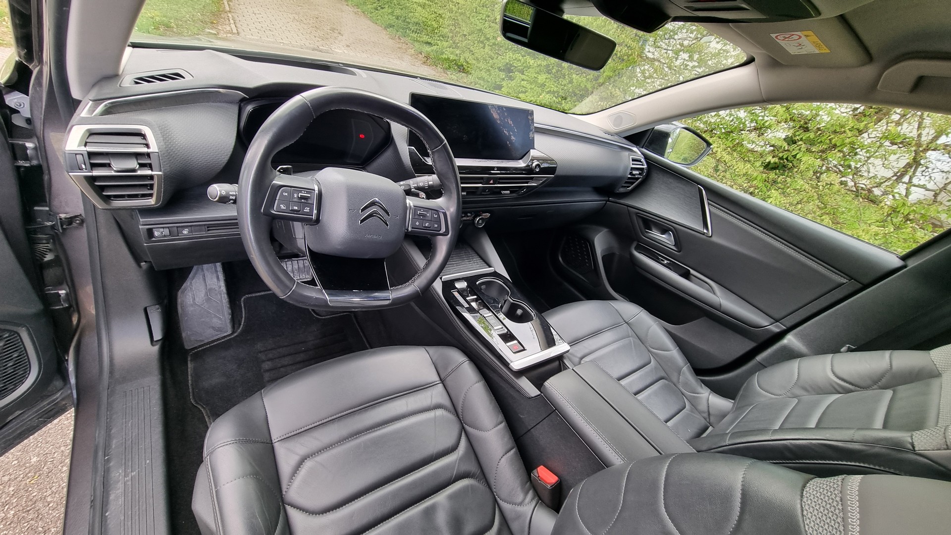 CITROEN C5 X 1.6i PureTech Shine EAT8-image-2