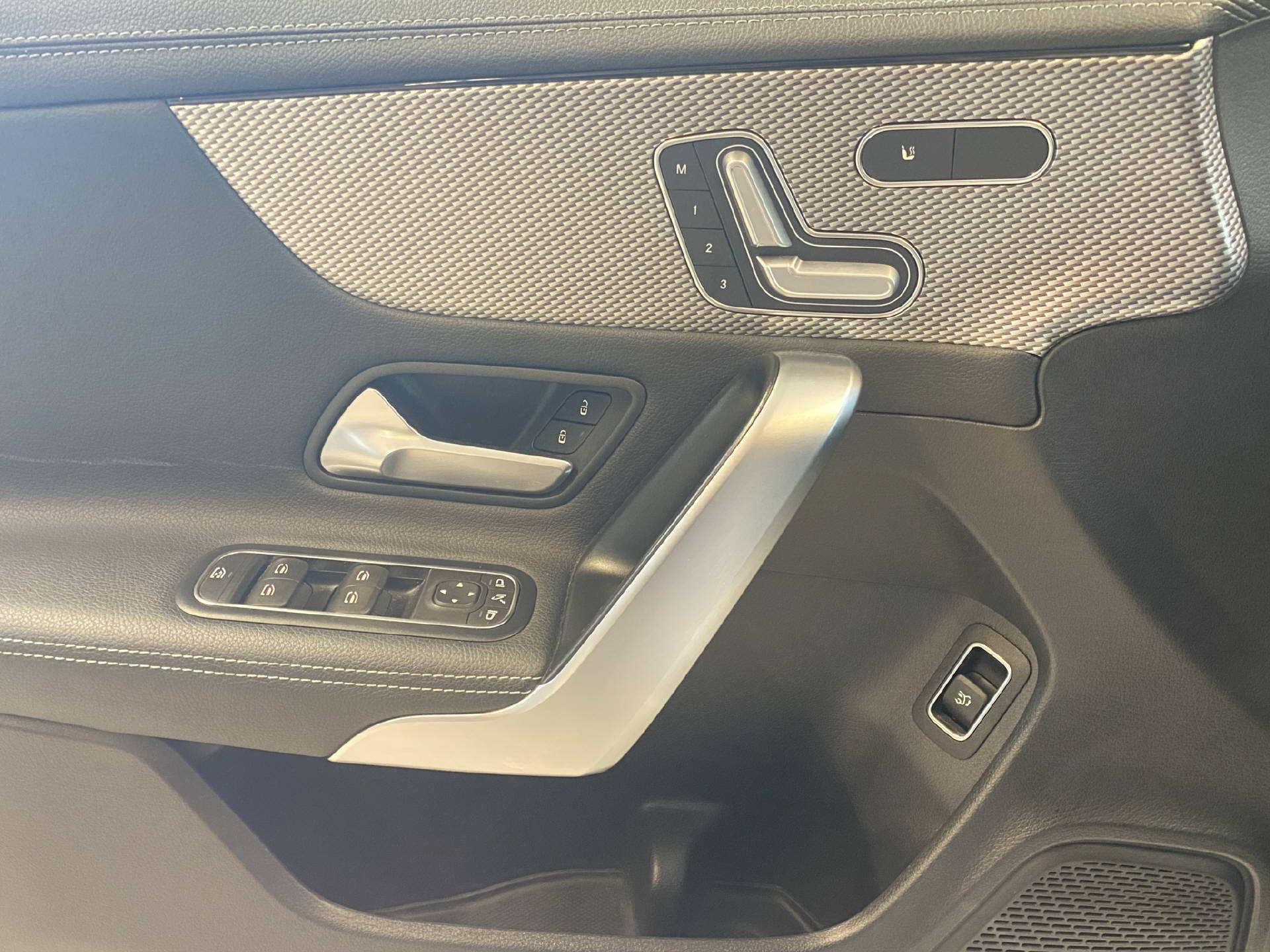 MERCEDES-BENZ CLA 180 Progressive Shooting Brake-image-12