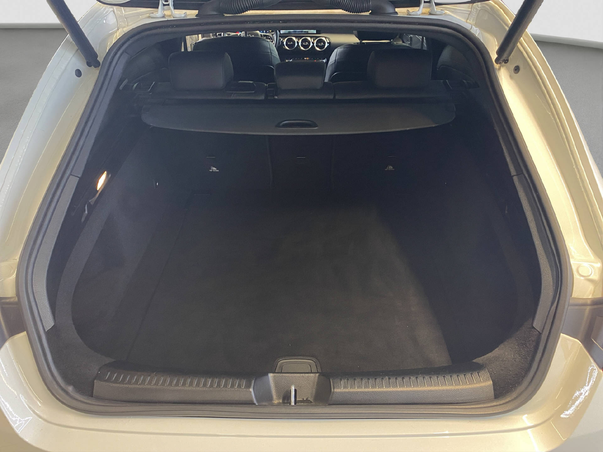MERCEDES-BENZ CLA 180 Progressive Shooting Brake-image-14