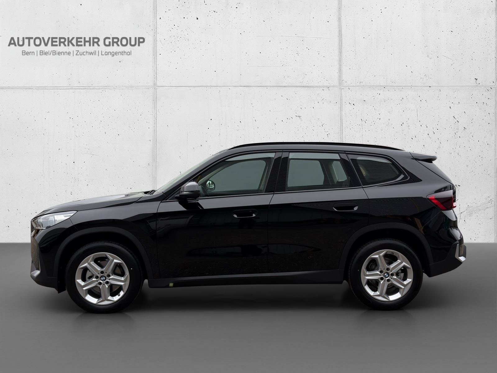 BMW X1 sDrive 18i-showroom-element-1