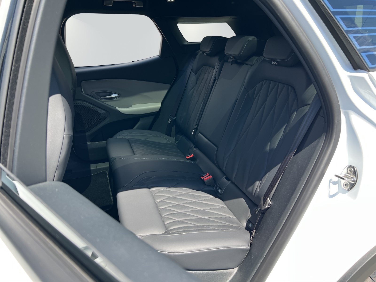 FORD Explorer Extended Range Premium AWD-image-7