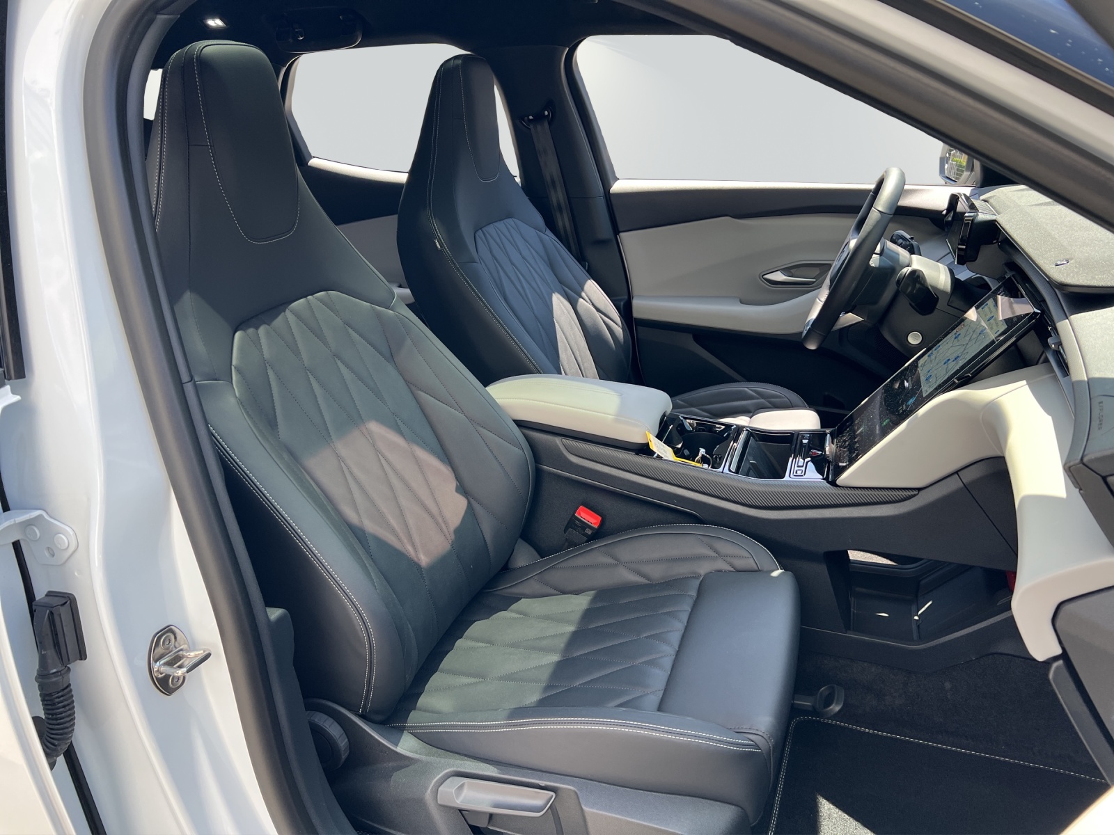 FORD Explorer Extended Range Premium AWD-image-11