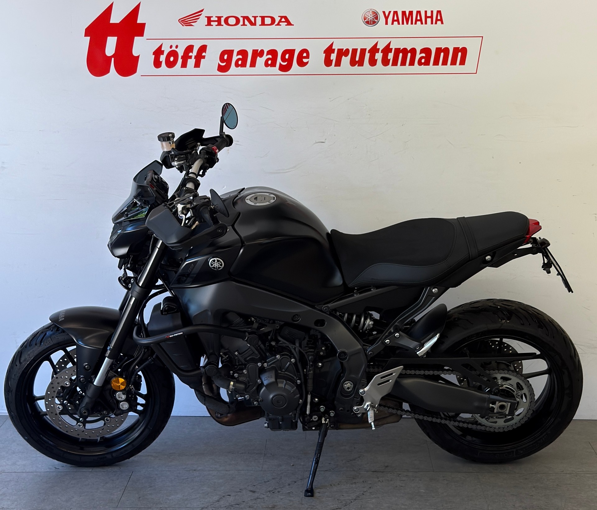 YAMAHA MT-09-image-1