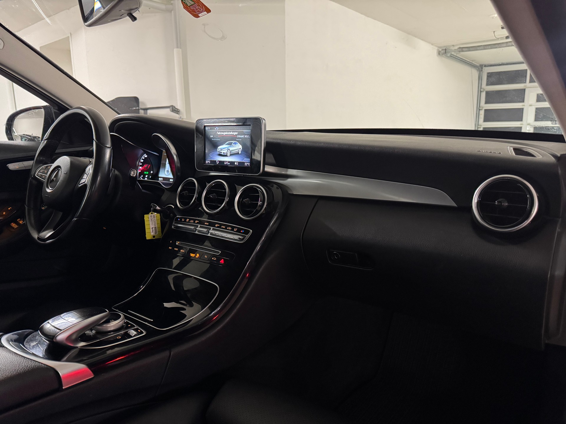 MERCEDES-BENZ C 220 d AMG Line 9G-Tronic-image-11