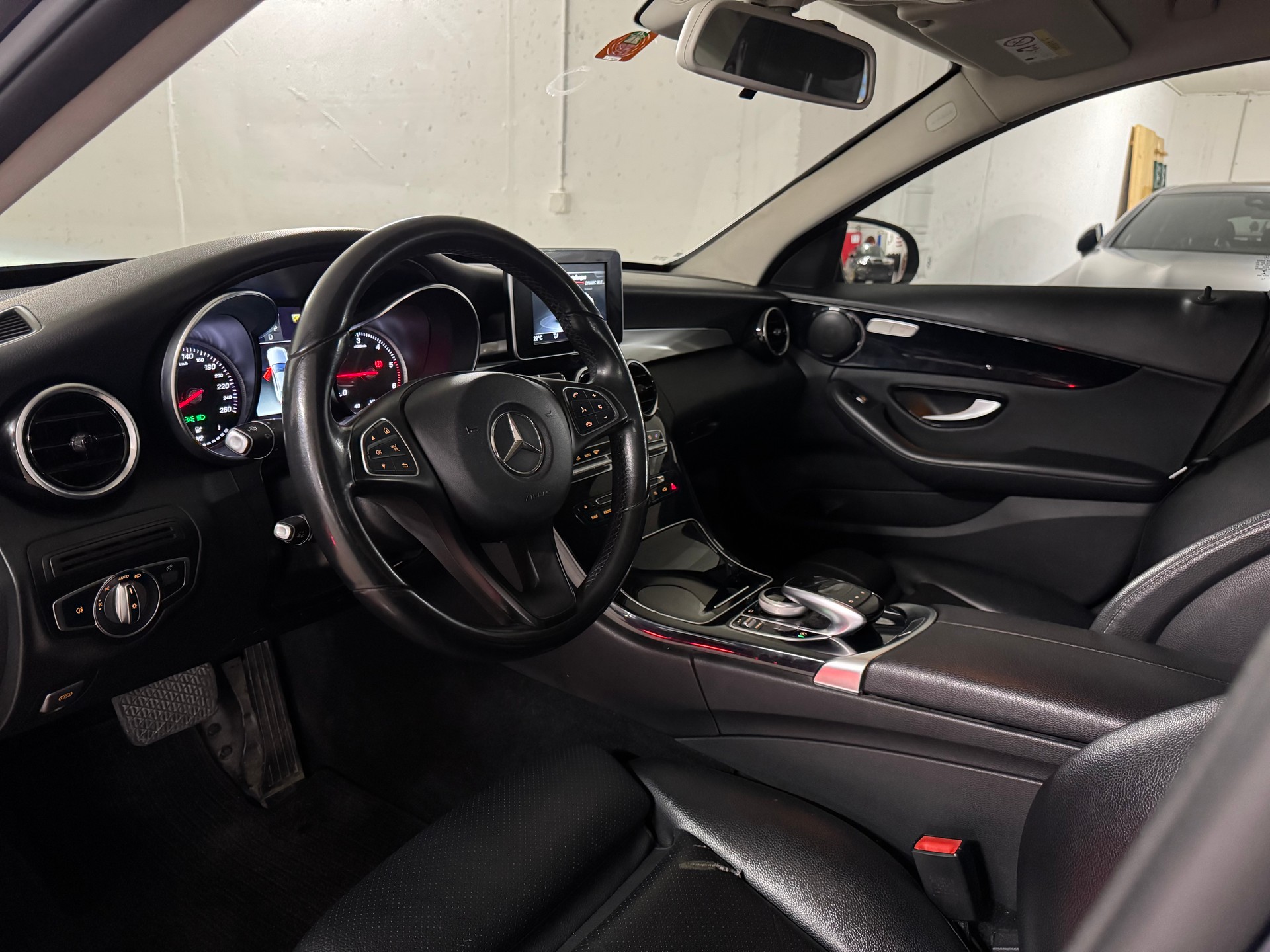 MERCEDES-BENZ C 220 d AMG Line 9G-Tronic-image-8