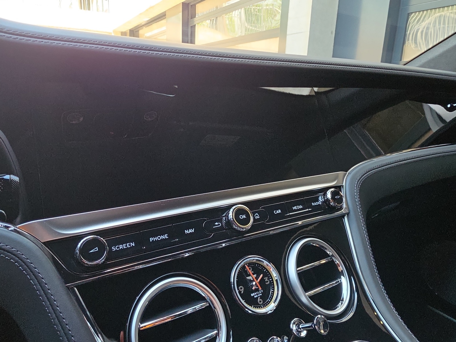 BENTLEY Continental GT V8 PHEV 680 PS/ 1.9% Leasing möglich.-image-17