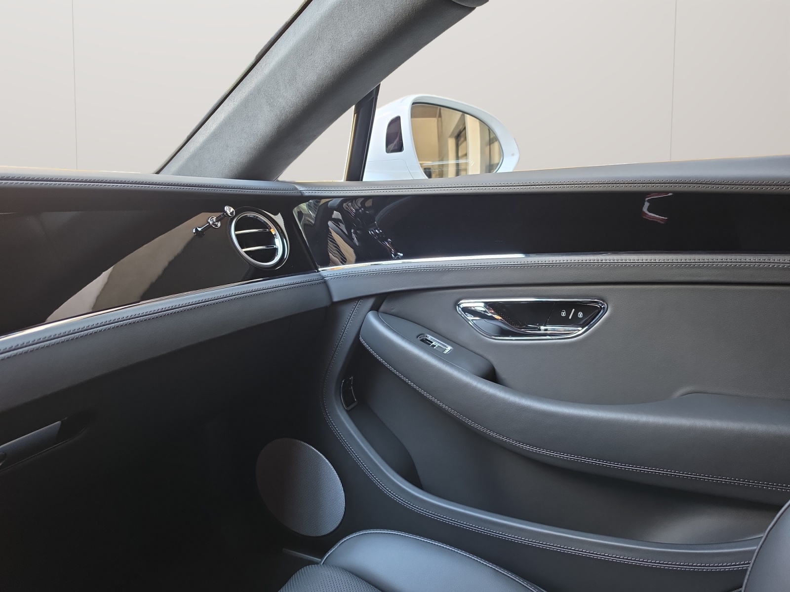 BENTLEY Continental GT V8 PHEV 680 PS/ 1.9% Leasing möglich.-image-13