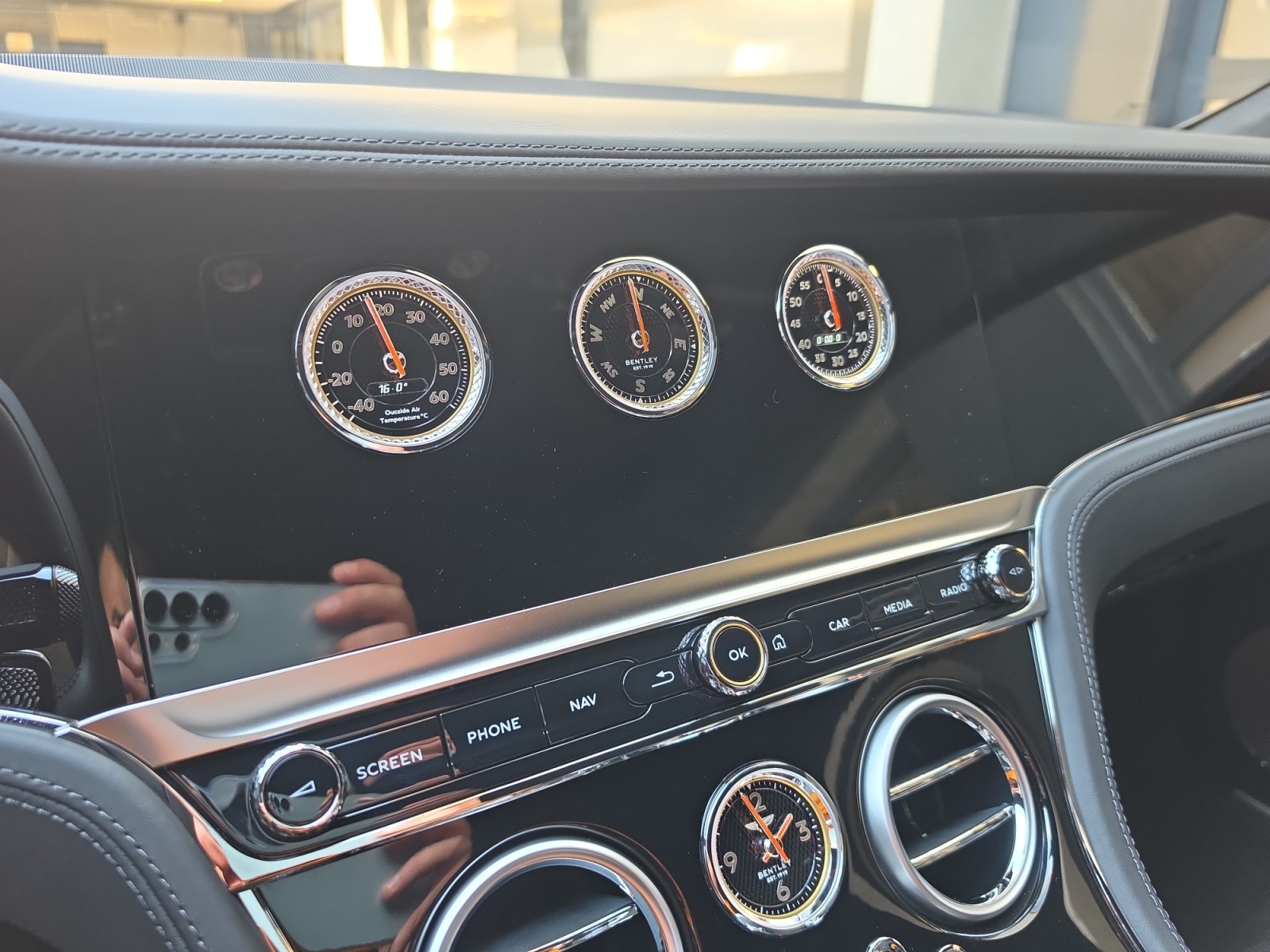 BENTLEY Continental GT V8 PHEV 680 PS/ 1.9% Leasing möglich.-image-14