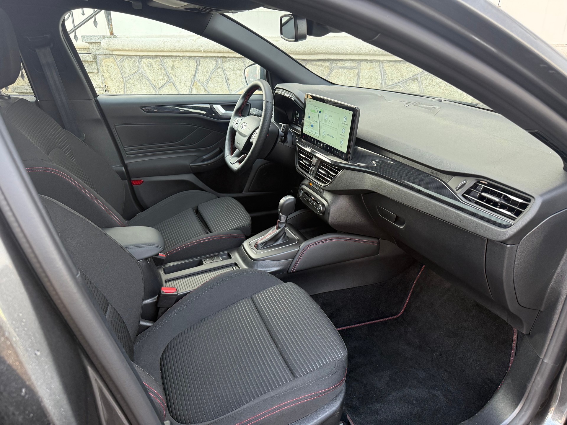 FORD Focus Station Wagon 1.0i EcoB Hybrid 155 ST-Line X-image-9