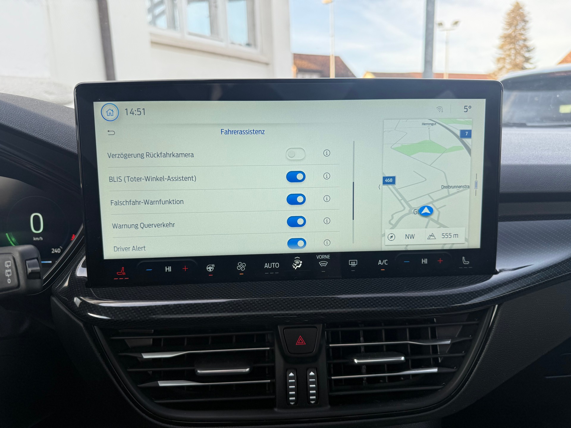 FORD Focus Station Wagon 1.0i EcoB Hybrid 155 ST-Line X-image-15
