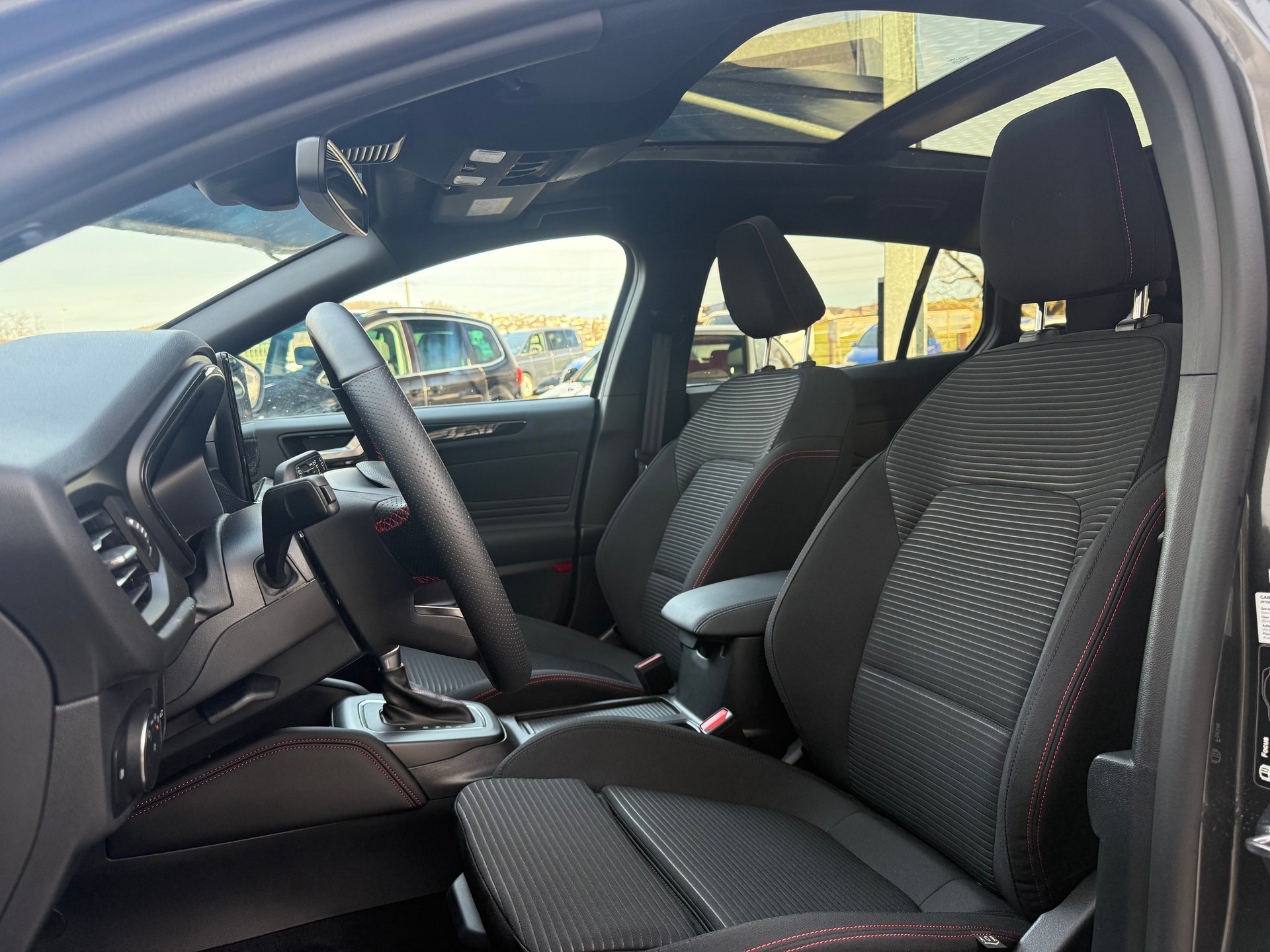FORD Focus Station Wagon 1.0i EcoB Hybrid 155 ST-Line X-image-6