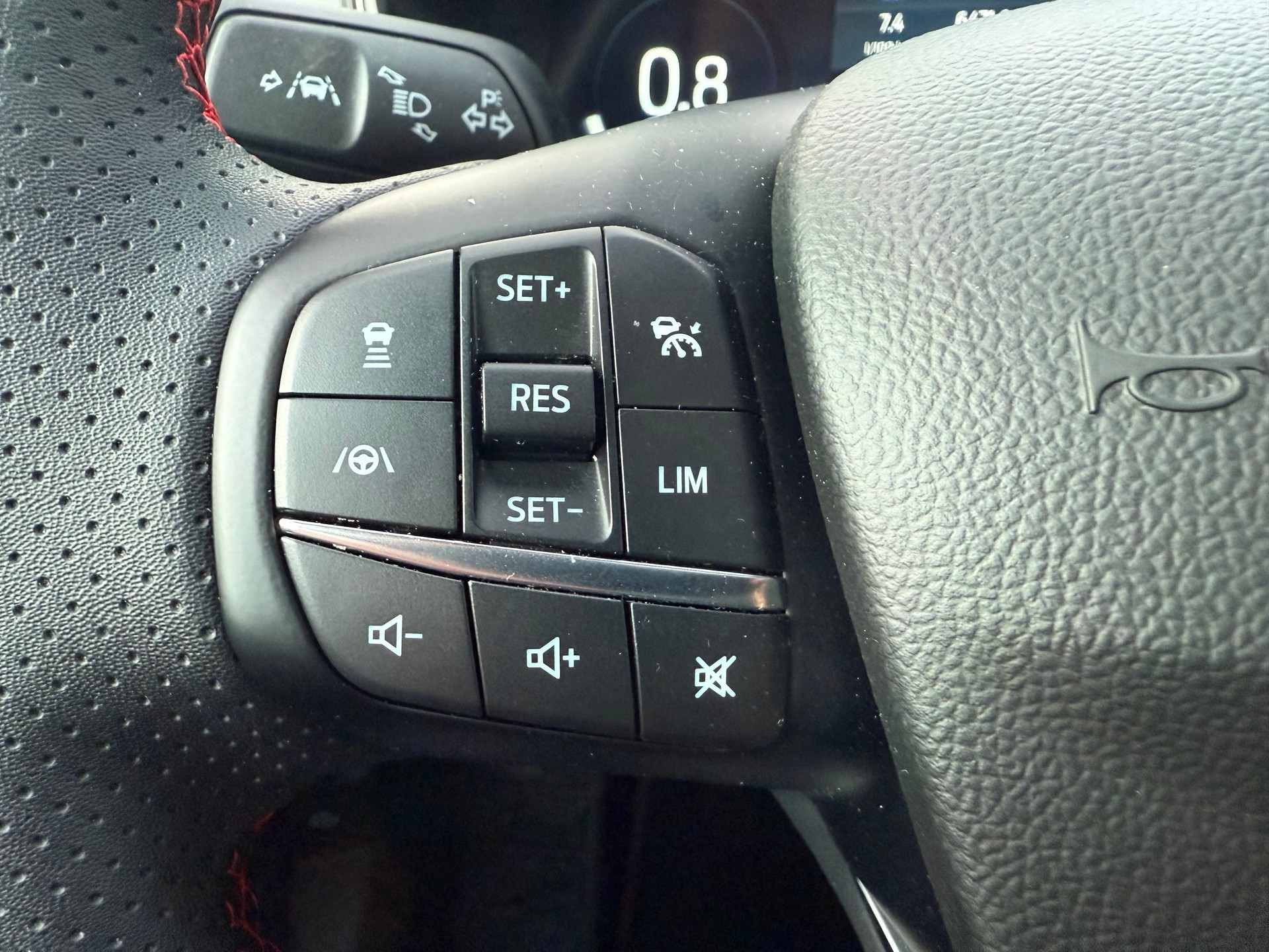 FORD Focus Station Wagon 1.0i EcoB Hybrid 155 ST-Line X-image-13