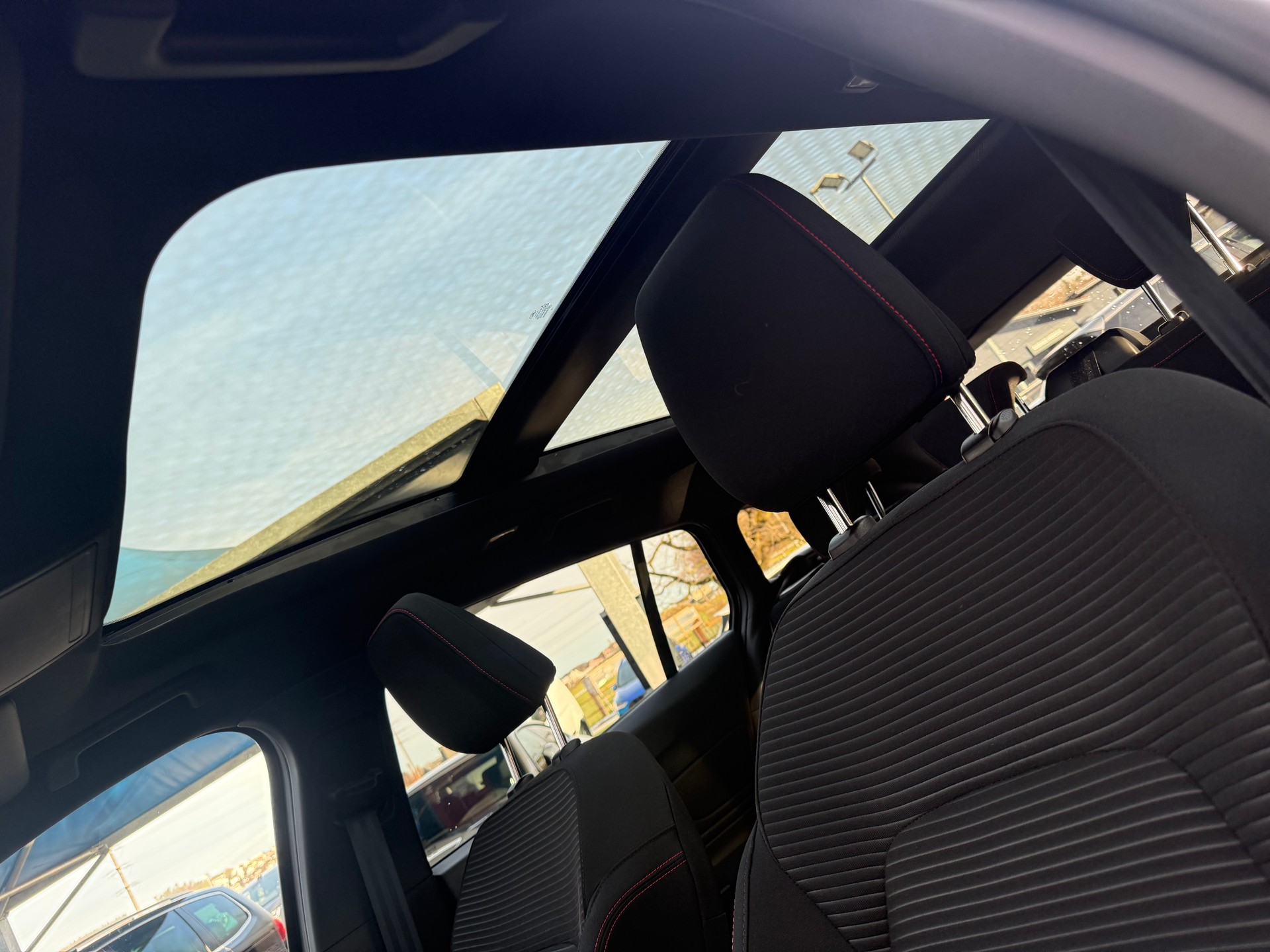 FORD Focus Station Wagon 1.0i EcoB Hybrid 155 ST-Line X-image-7