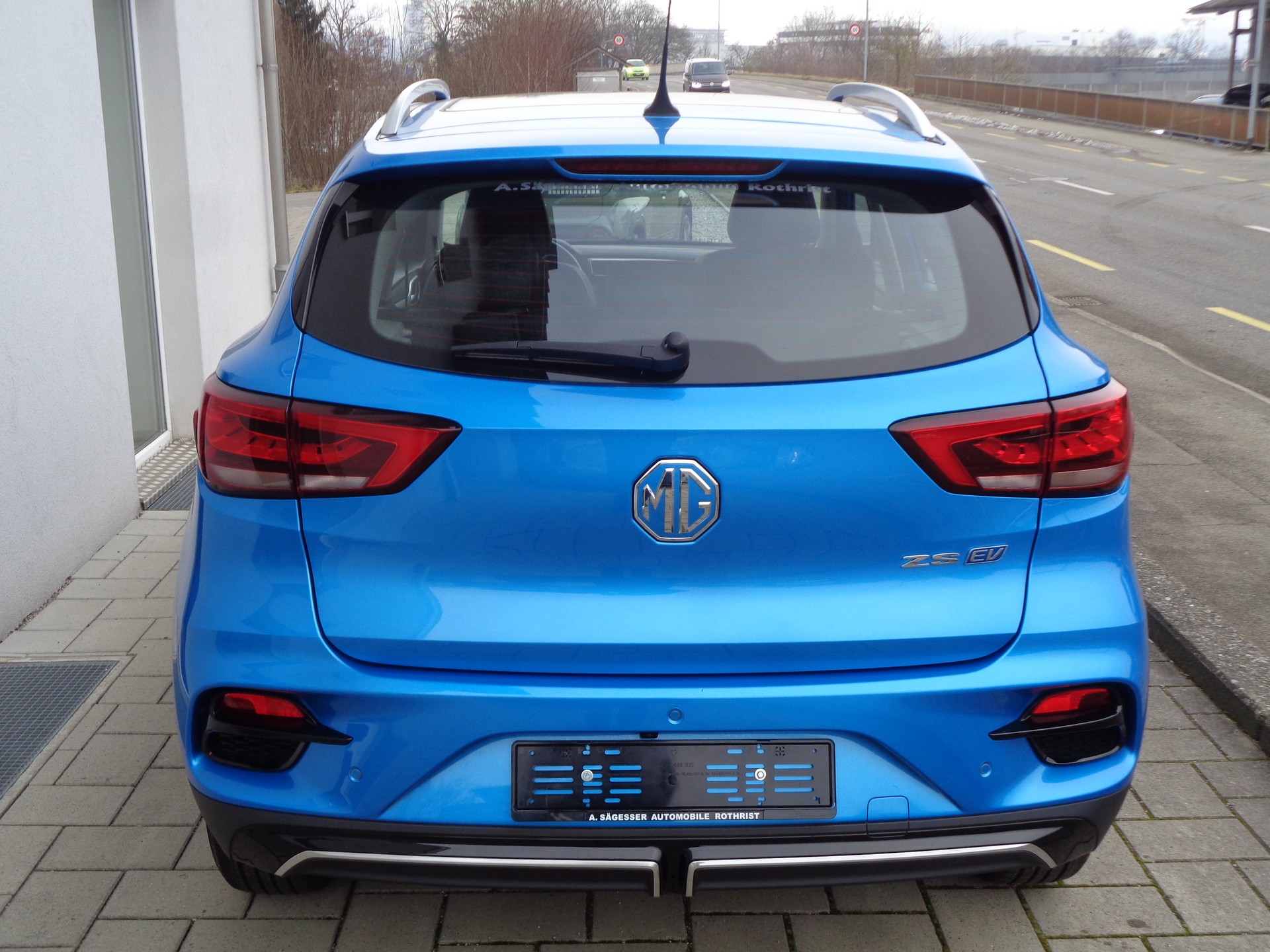 MG ZS EV 70kWh Luxury-image-4