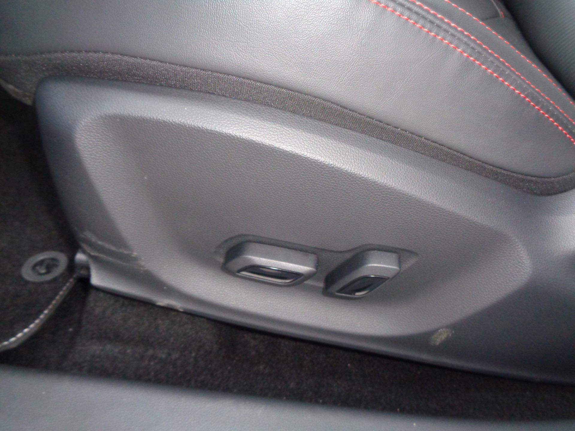 MG ZS EV 70kWh Luxury-image-16