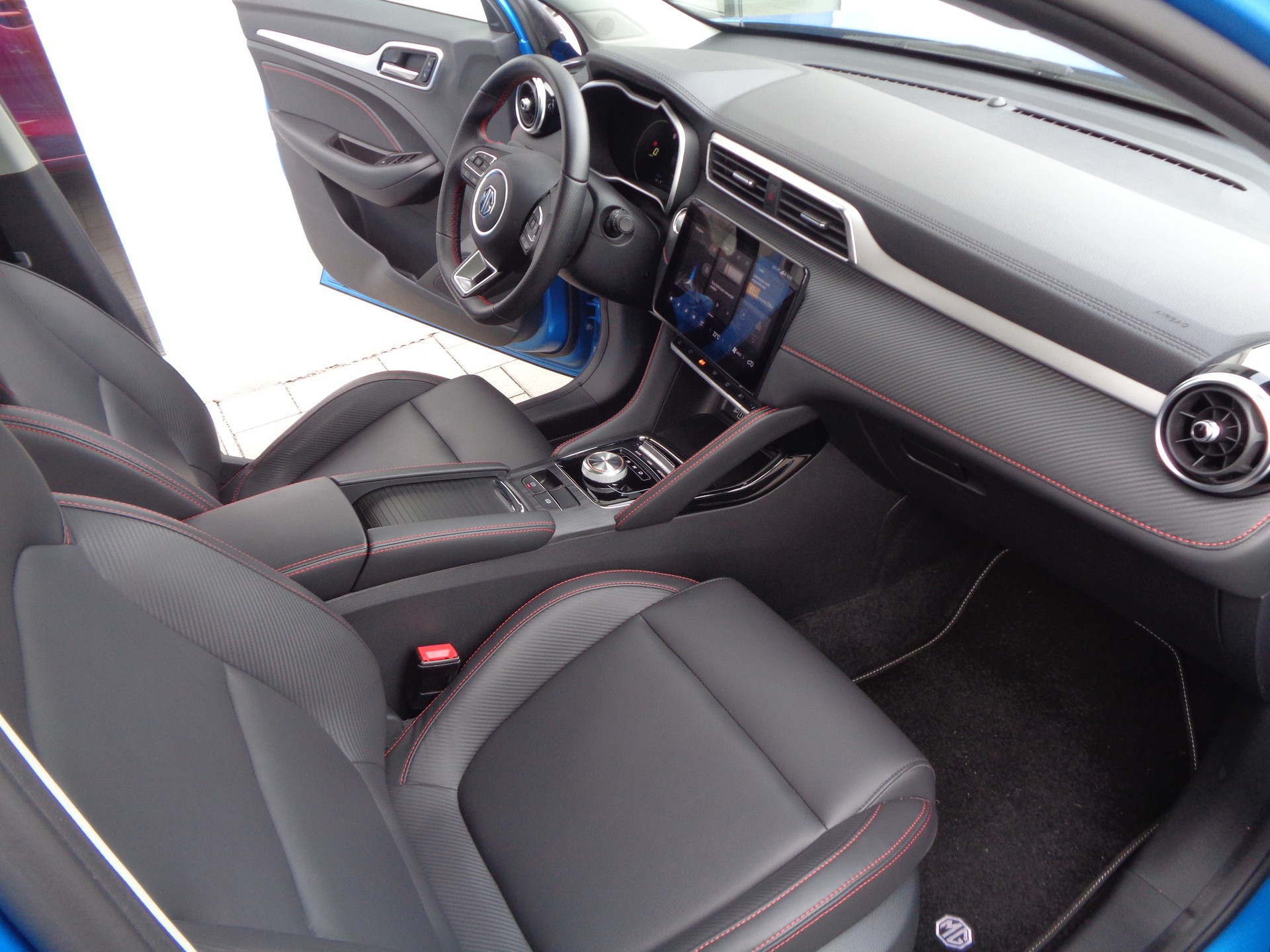 MG ZS EV 70kWh Luxury-image-10