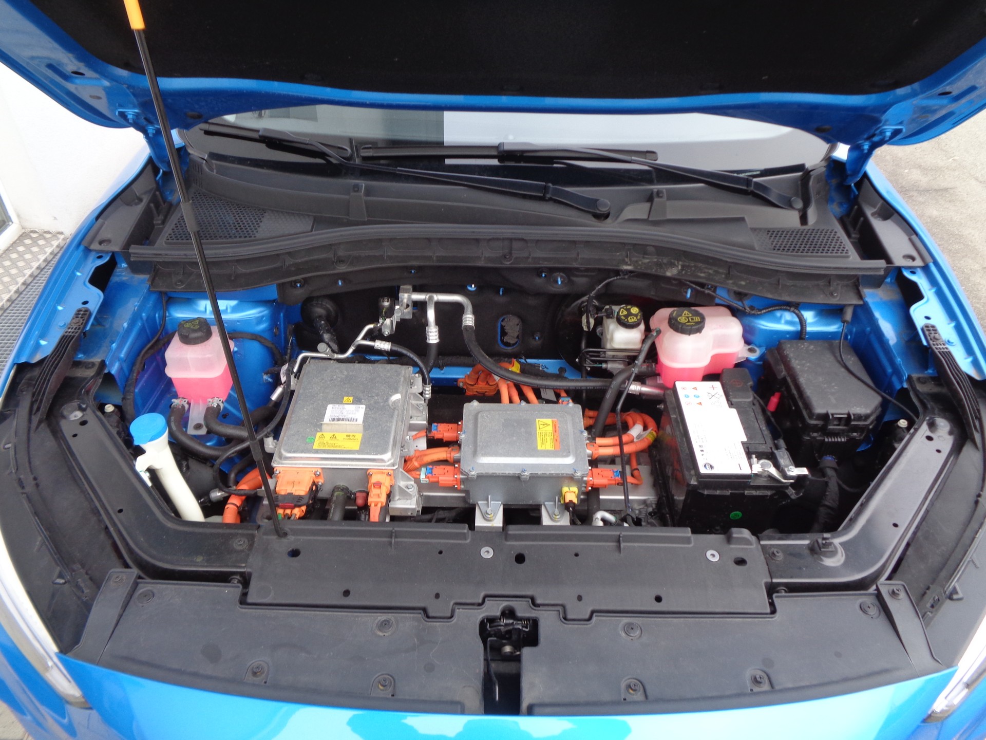 MG ZS EV 70kWh Luxury-showroom-element-3