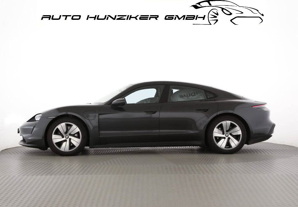 PORSCHE Taycan Performancebatterie Plus-showroom-element-1