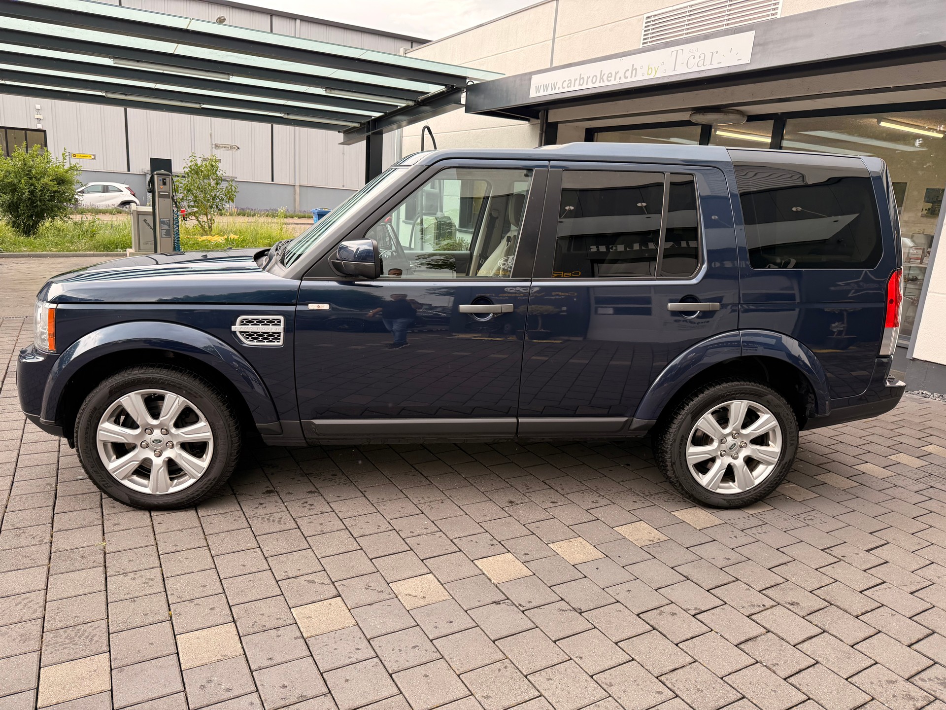 LAND ROVER Discovery 3.0 SDV6 HSE Automatic-image-1