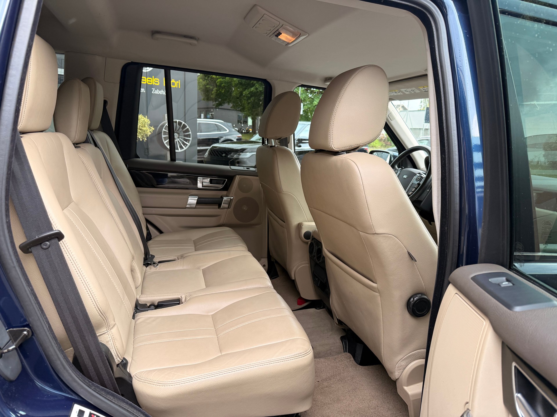 LAND ROVER Discovery 3.0 SDV6 HSE Automatic-image-13