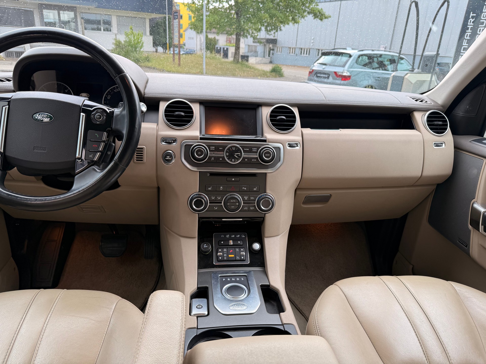 LAND ROVER Discovery 3.0 SDV6 HSE Automatic-image-9