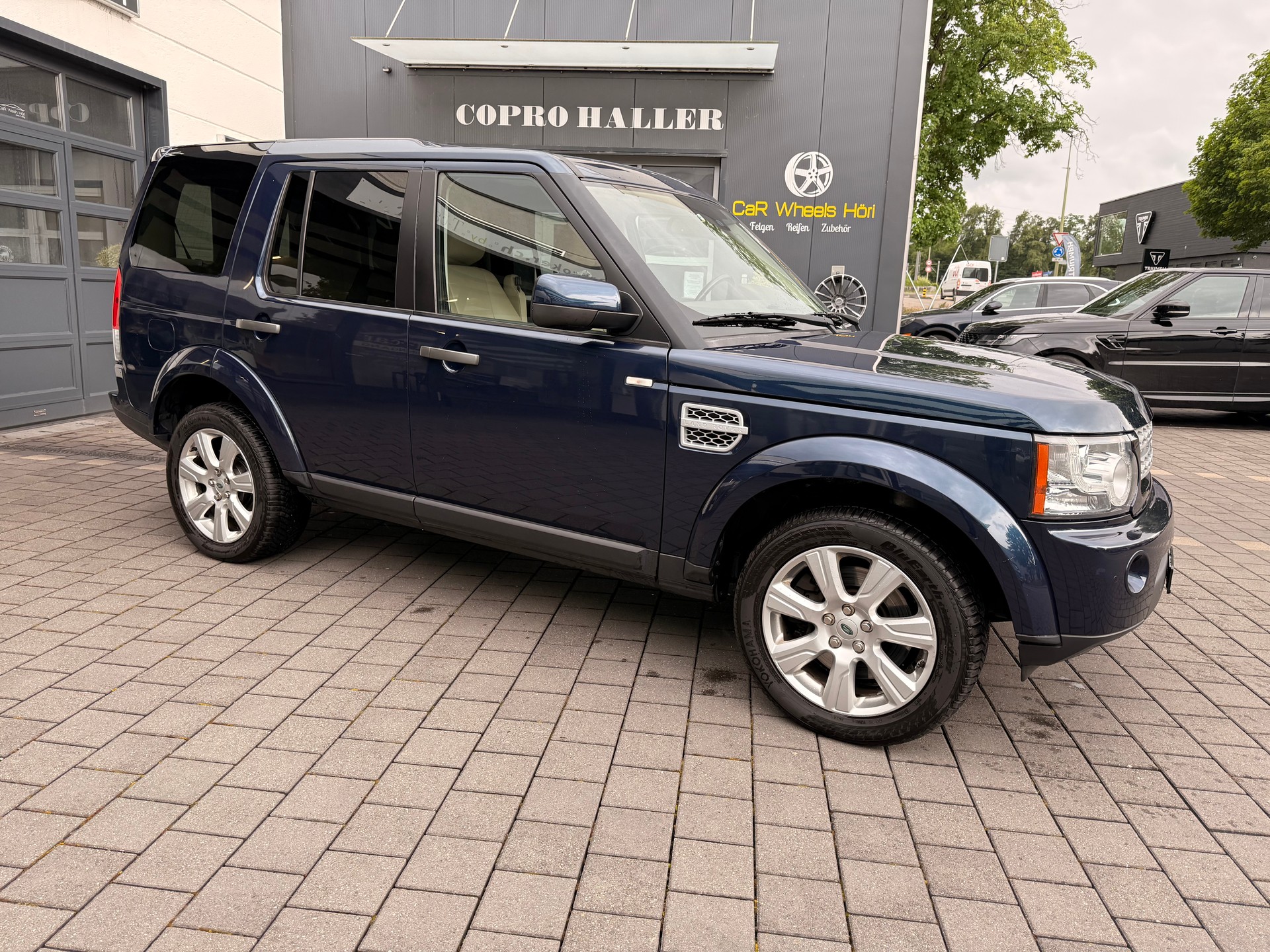 LAND ROVER Discovery 3.0 SDV6 HSE Automatic-image-5