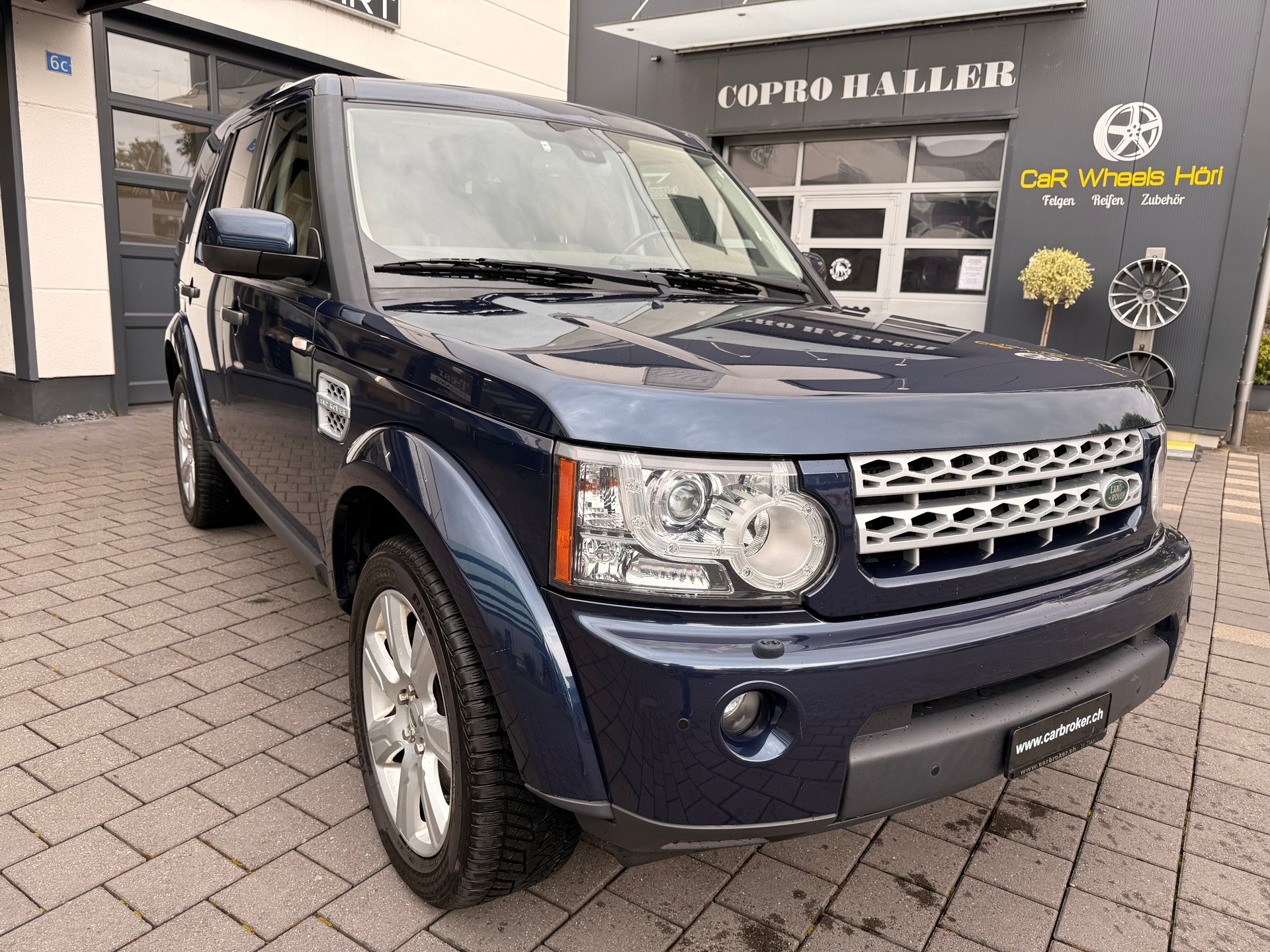 LAND ROVER Discovery 3.0 SDV6 HSE Automatic-image-4