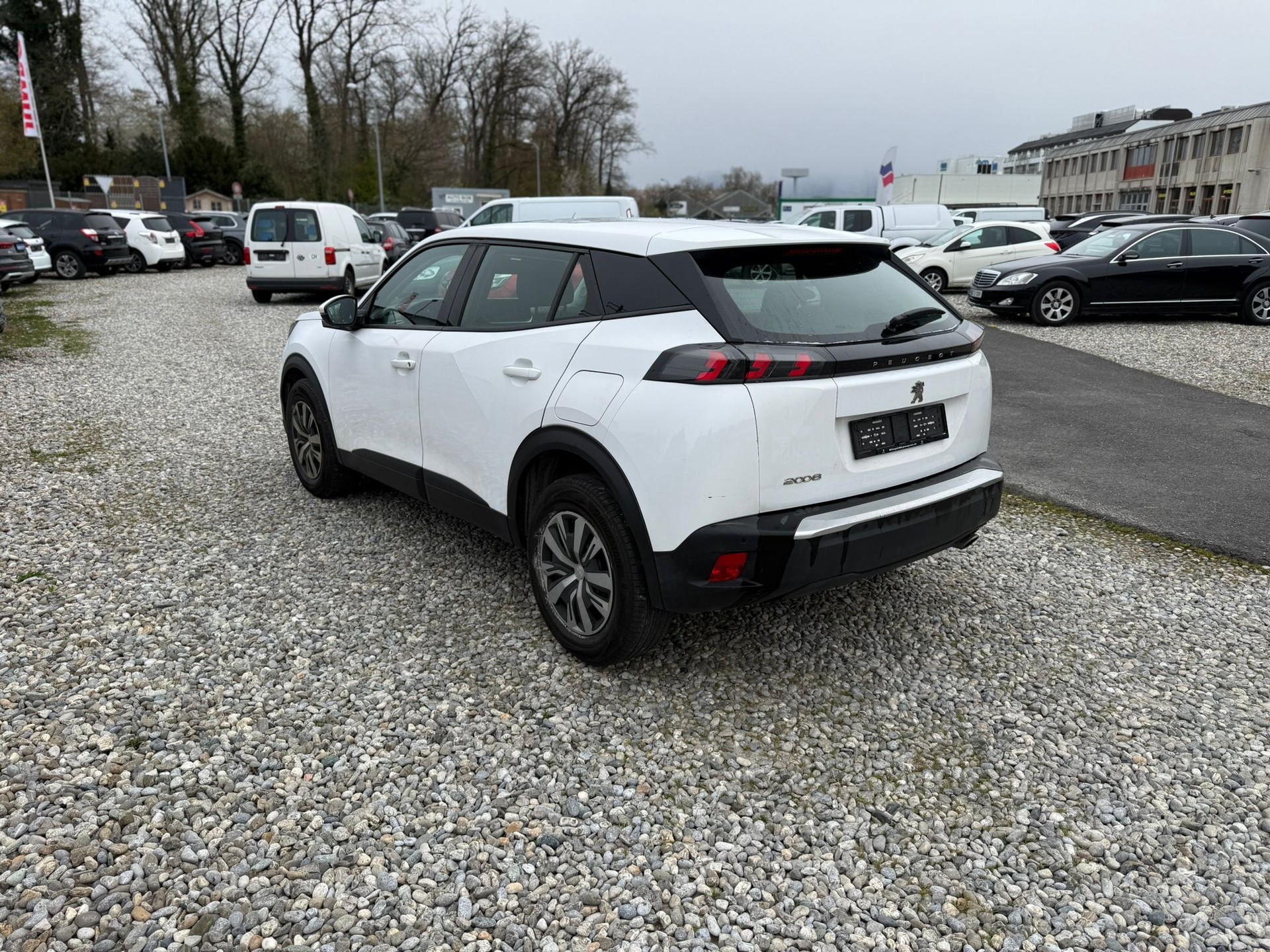 PEUGEOT 2008 1.5 BlueHDi Allure Pack EAT8-image-4