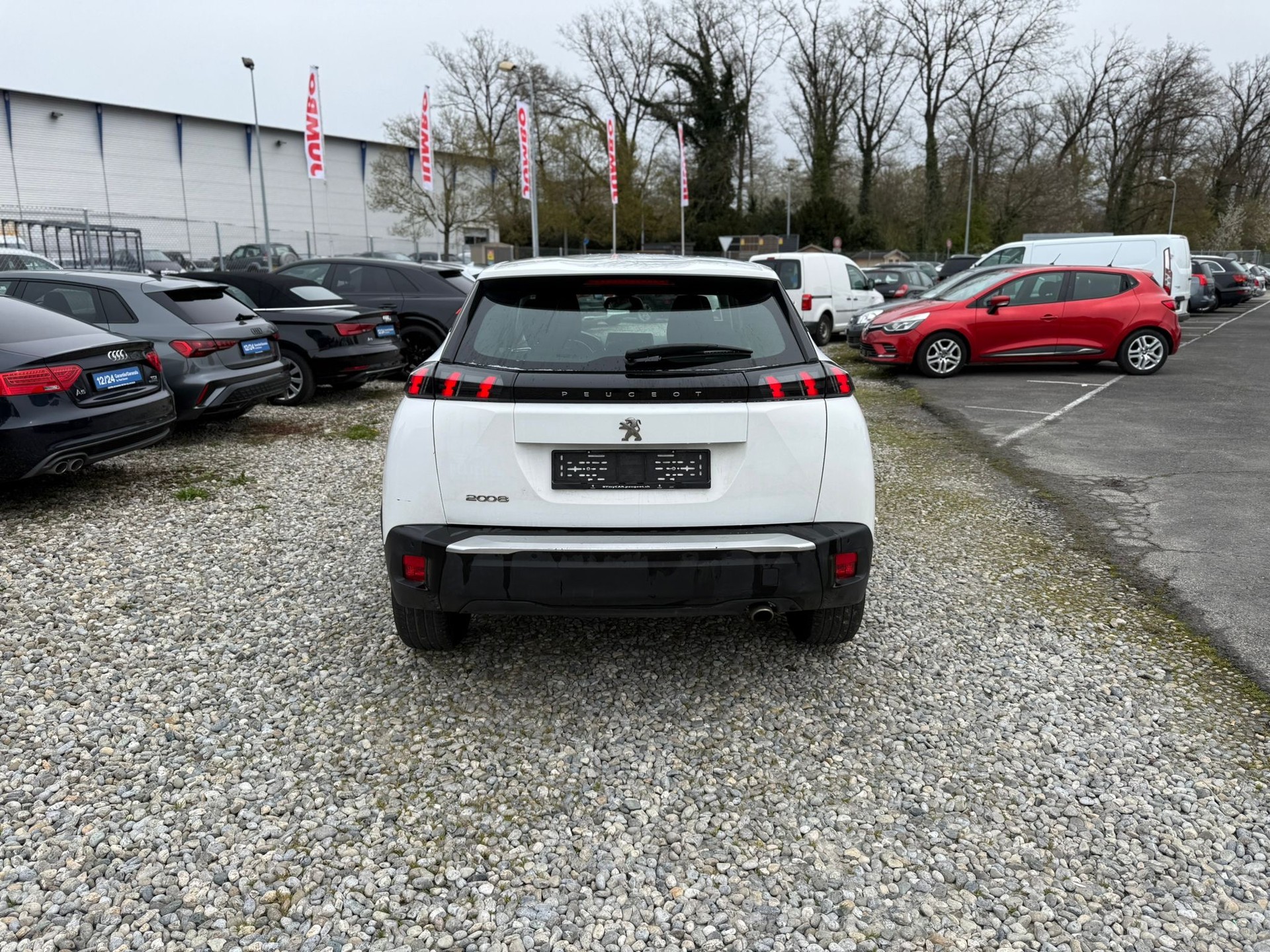 PEUGEOT 2008 1.5 BlueHDi Allure Pack EAT8-image-3