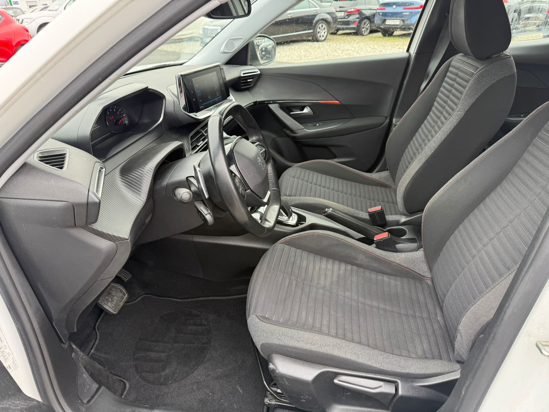 PEUGEOT 2008 1.5 BlueHDi Allure Pack EAT8-image-6