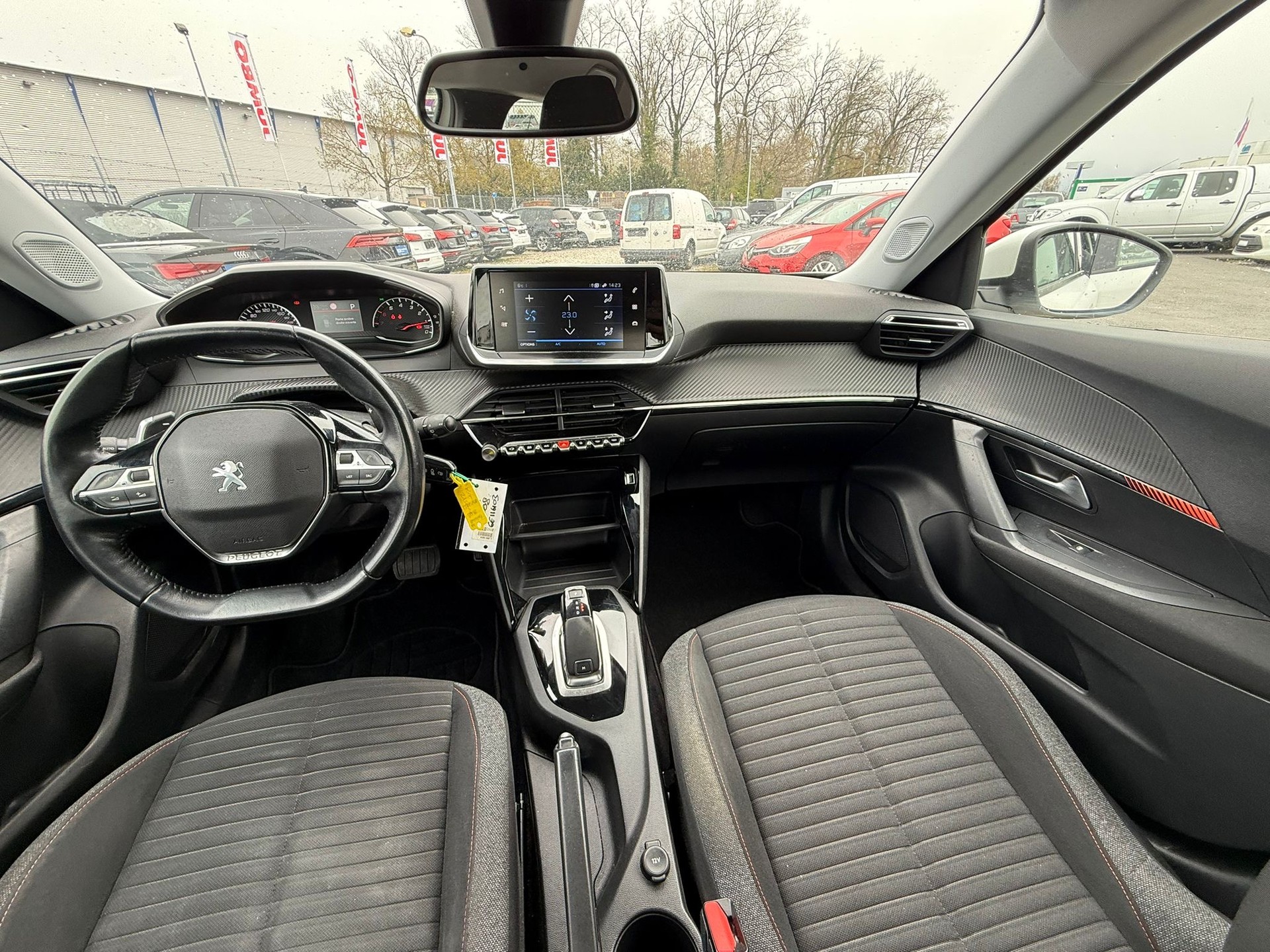 PEUGEOT 2008 1.5 BlueHDi Allure Pack EAT8-image-9