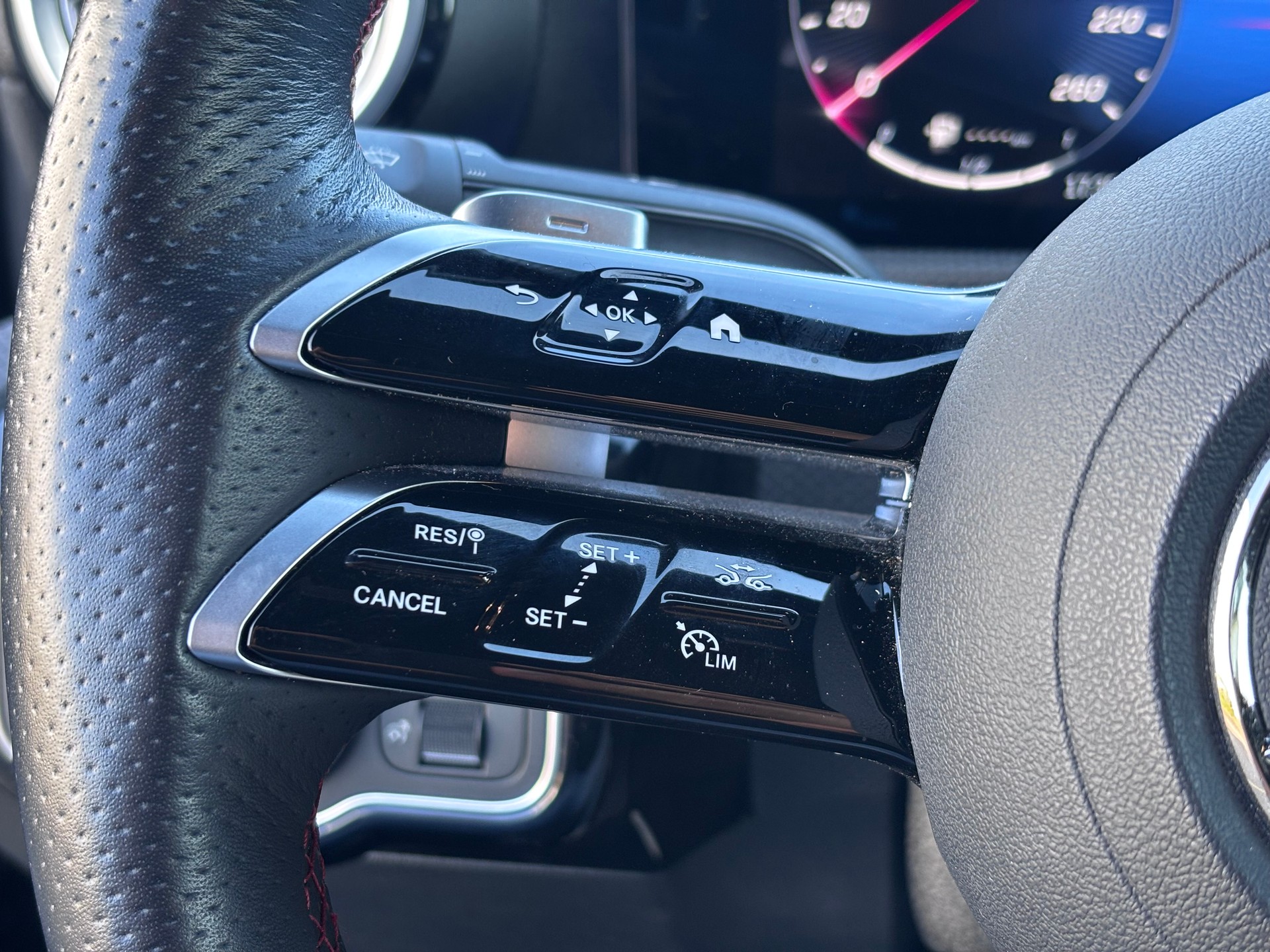 MERCEDES-BENZ A 220 4Matic 8G-DCT-image-17