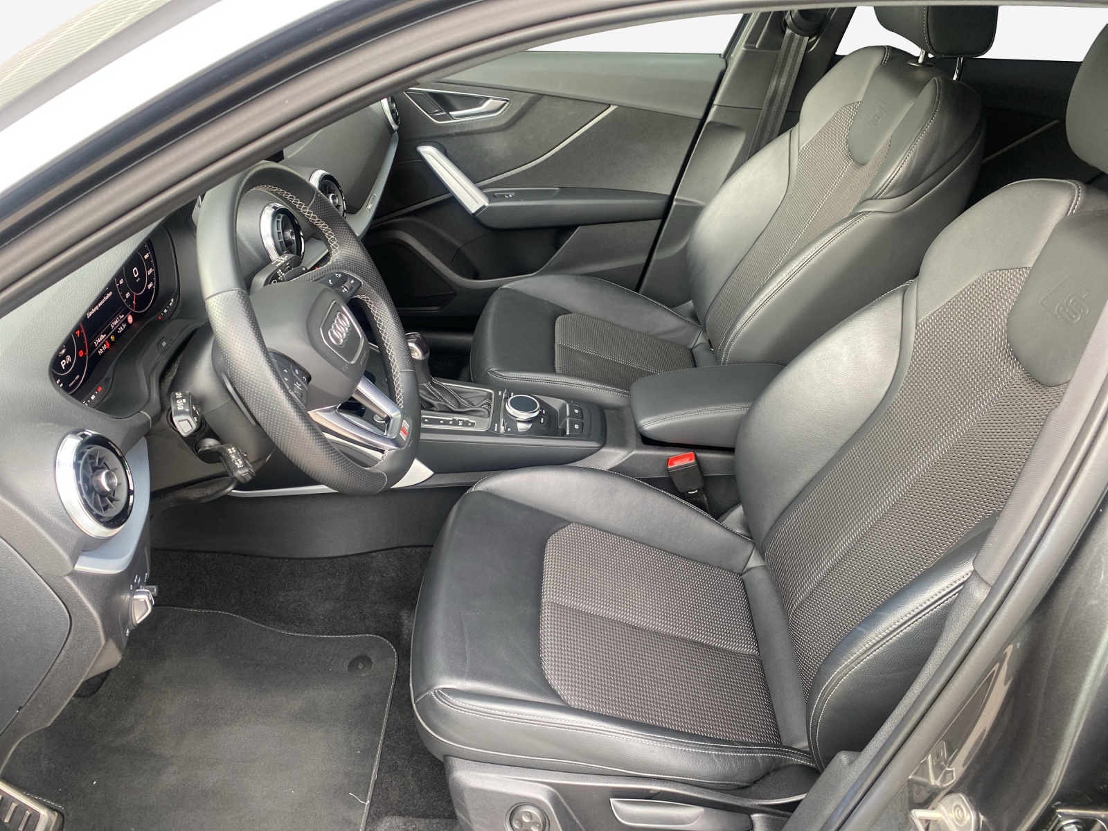 AUDI Q2 35 TFSI S line S-tronic-image-7