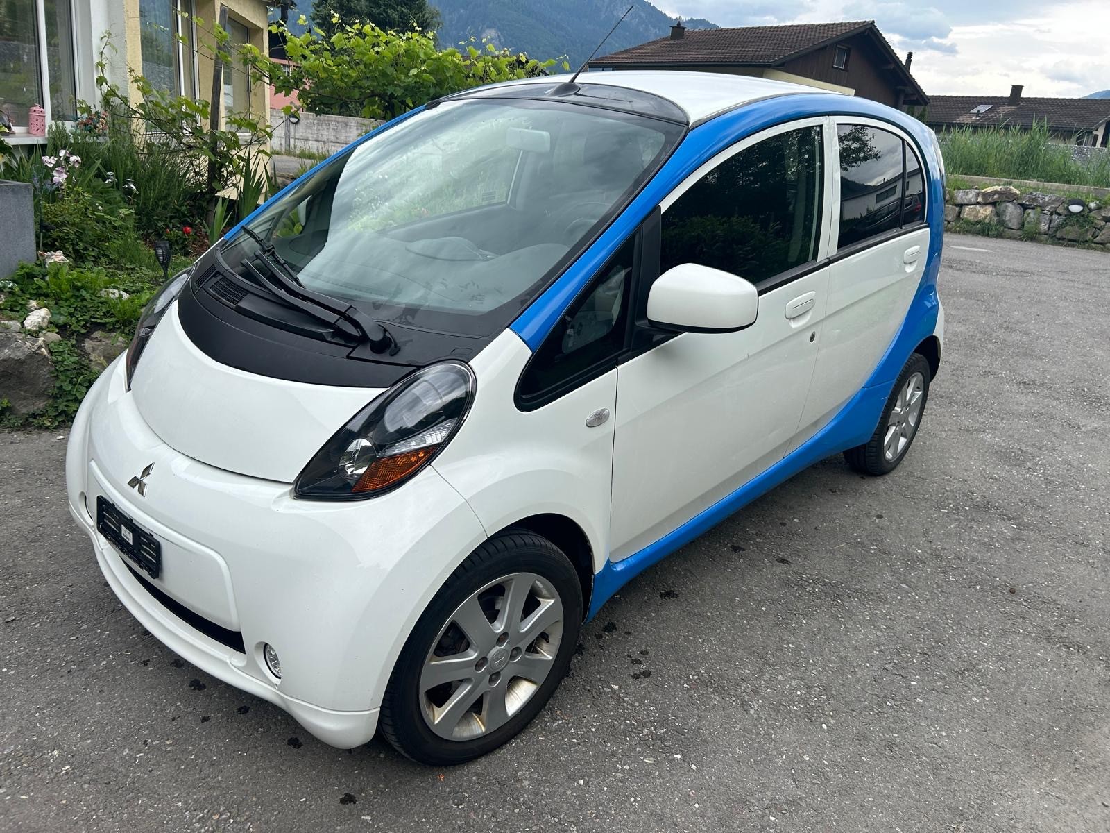 MITSUBISHI i MiEV-image-1