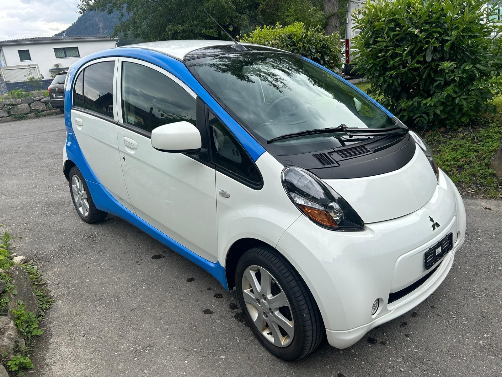 MITSUBISHI i MiEV-image-2