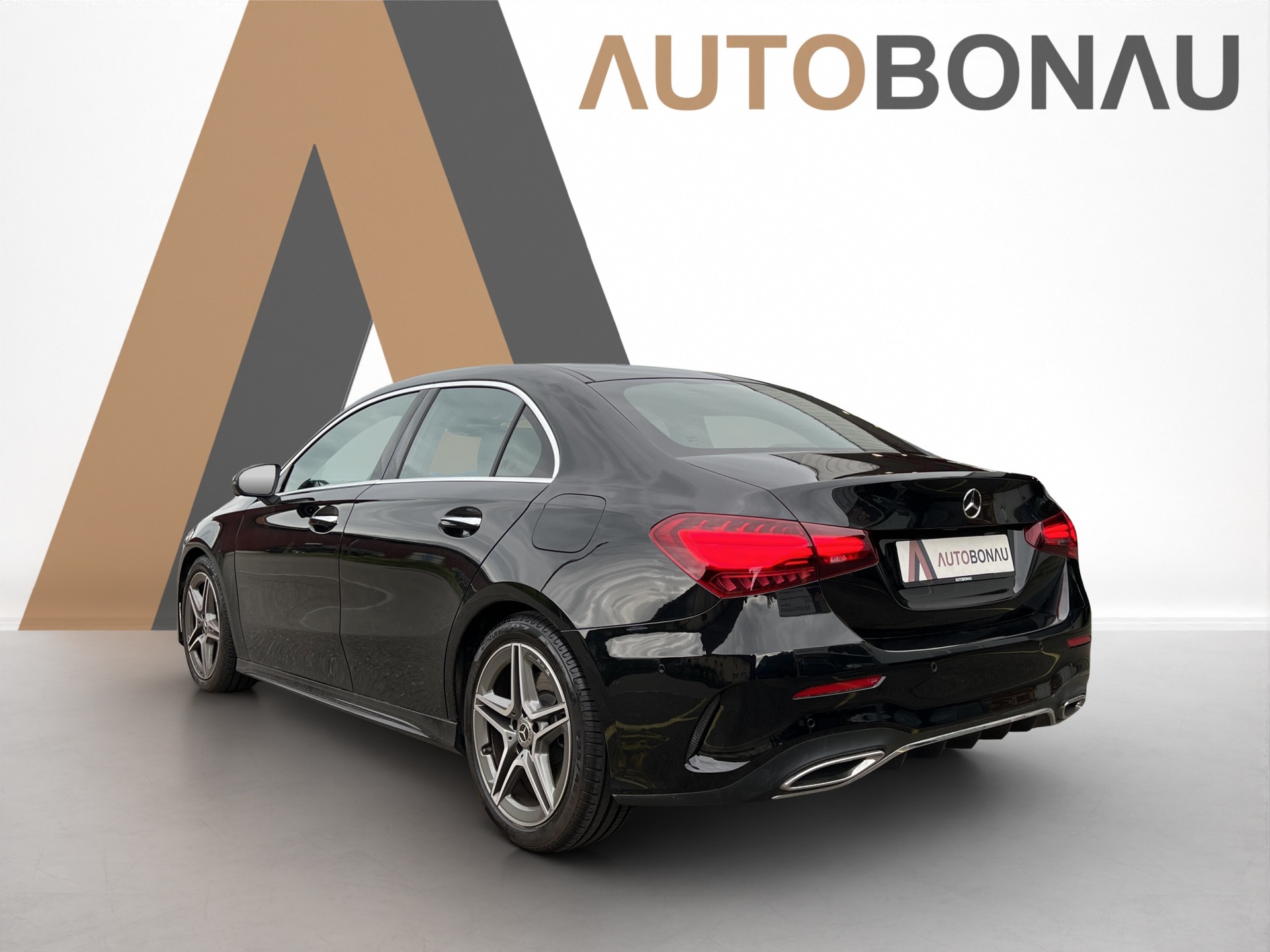 MERCEDES-BENZ A 250 AMG Line 4 Matic Limousine-showroom-element-2