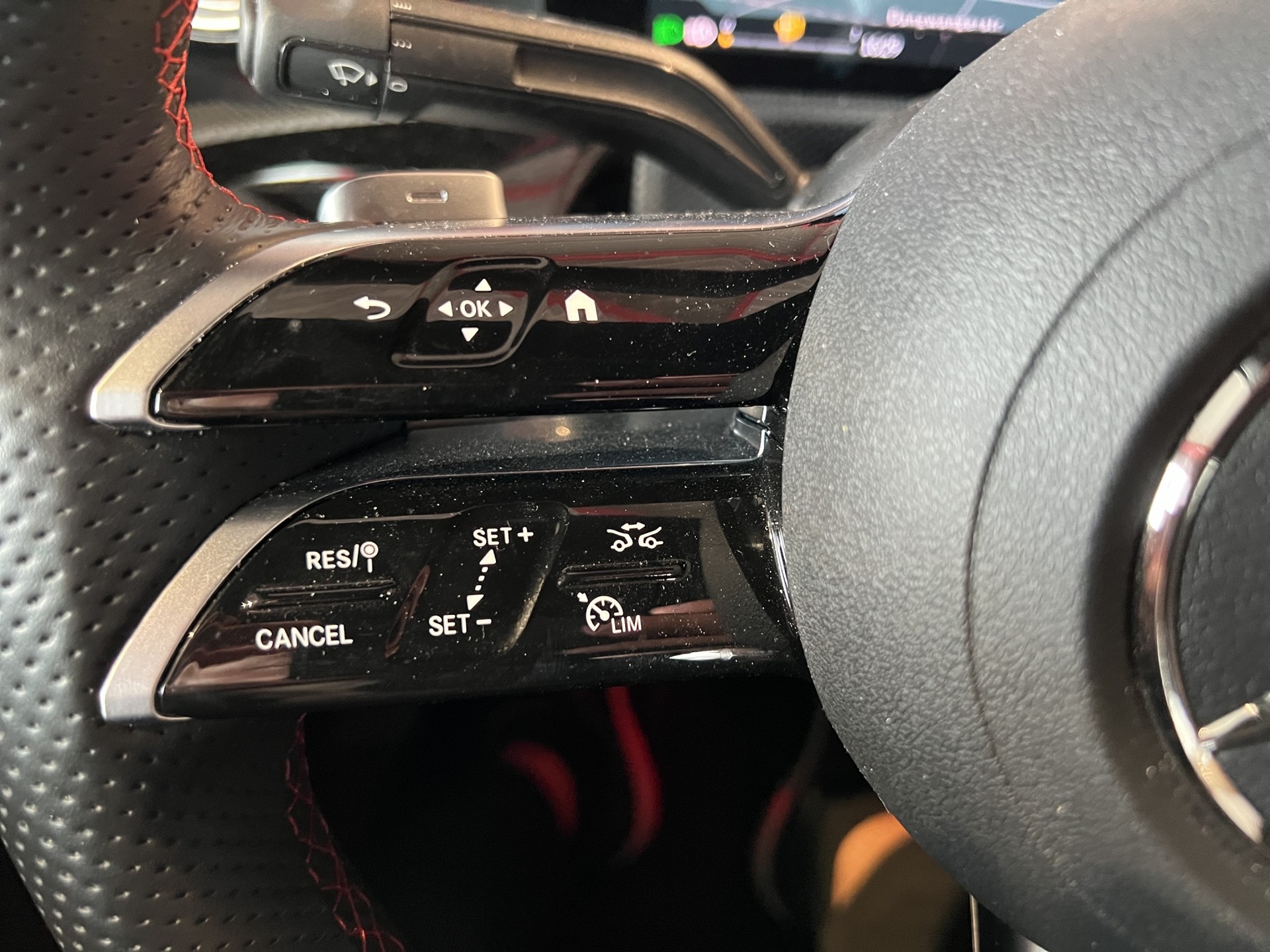 MERCEDES-BENZ A 250 AMG Line 4 Matic Limousine-image-31