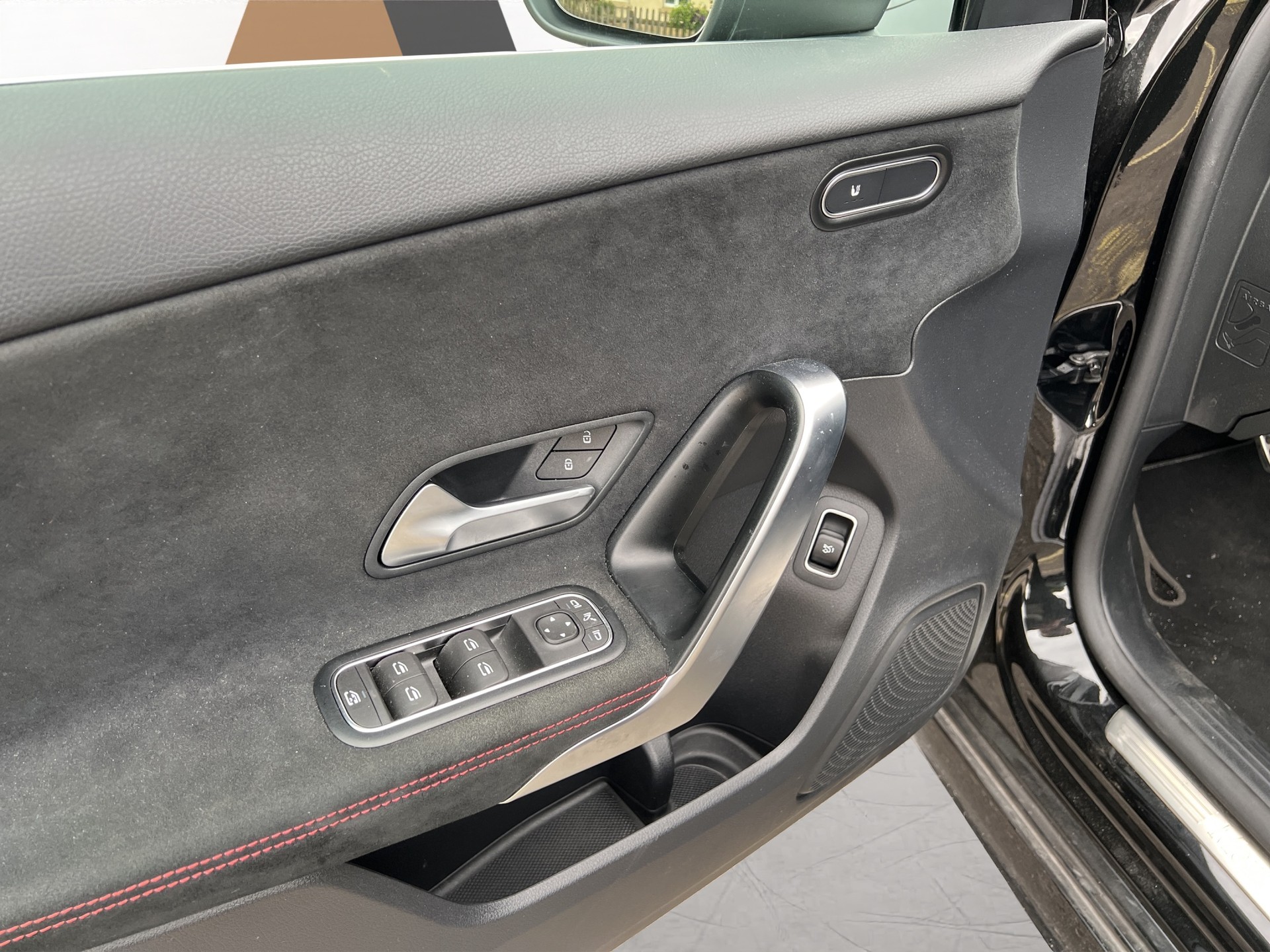 MERCEDES-BENZ A 250 AMG Line 4 Matic Limousine-image-10