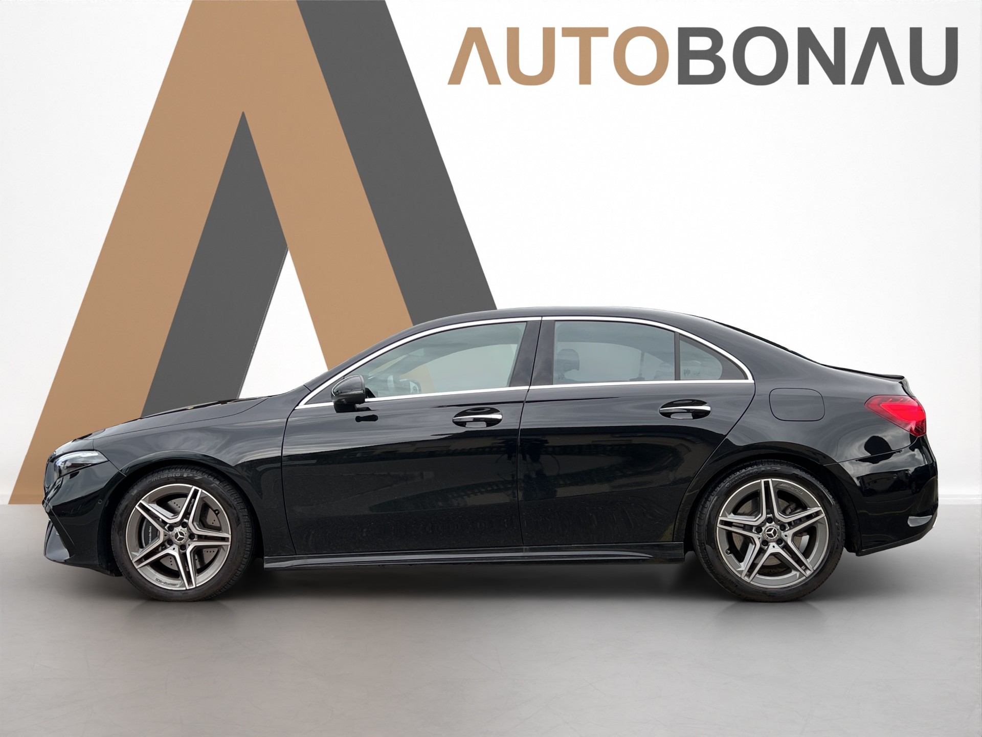 MERCEDES-BENZ A 250 AMG Line 4 Matic Limousine-showroom-element-1
